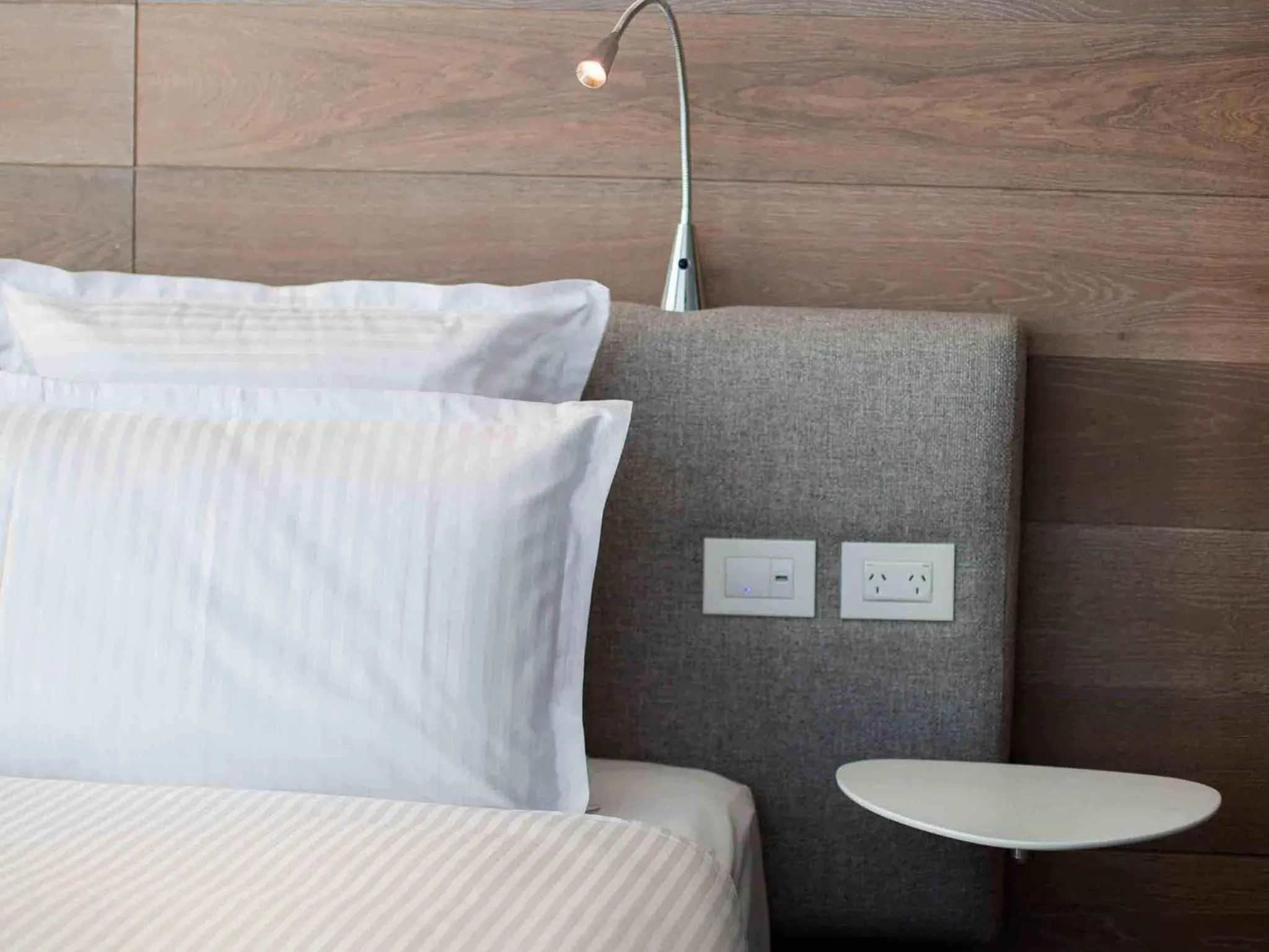 Bedroom, Bed in Pullman Sydney Airport