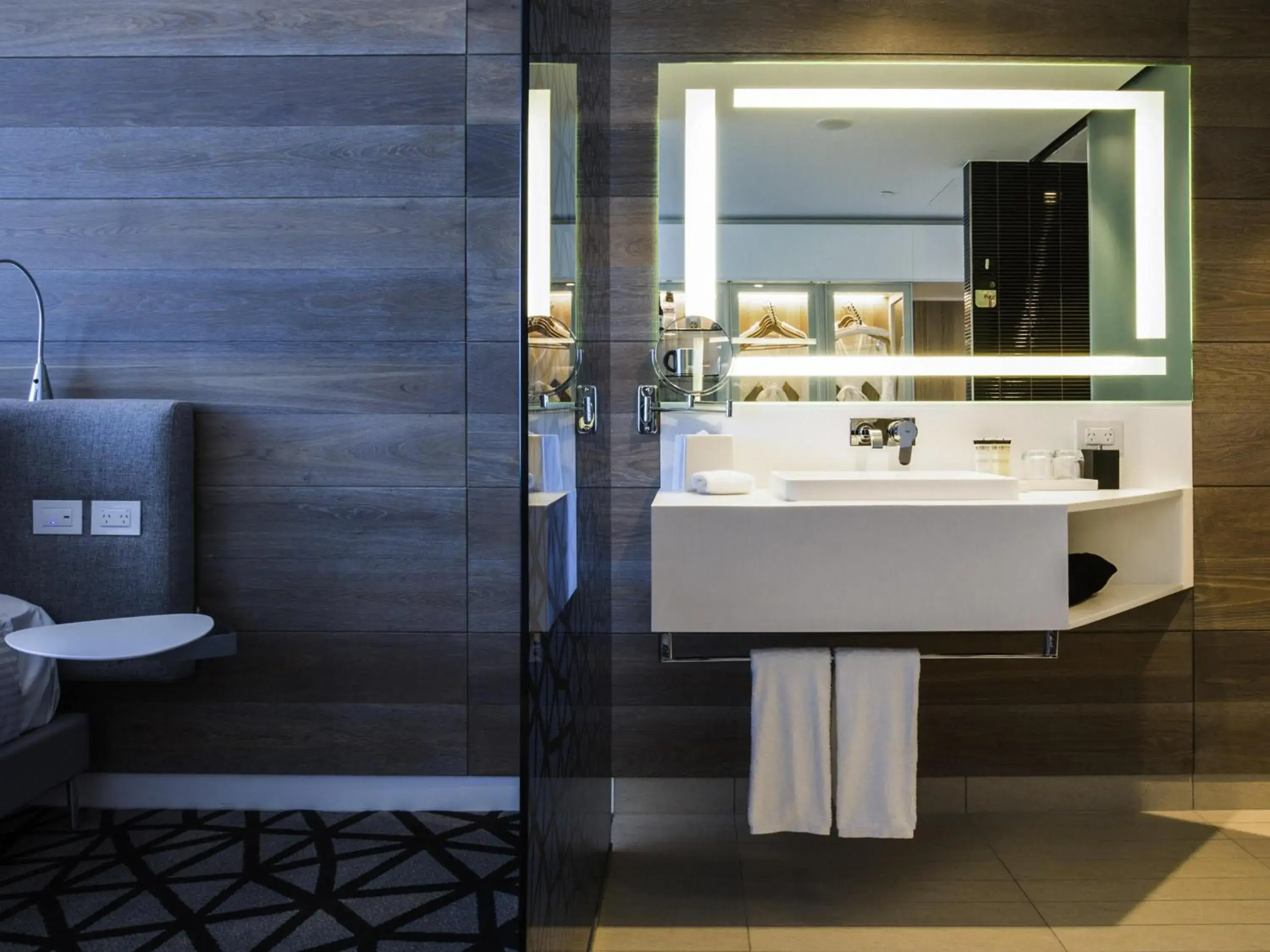 Deluxe Executive King Room - High Floor in Pullman Sydney Airport Deluxe Executive King Room - High Floor in Pullman Sydney Airport