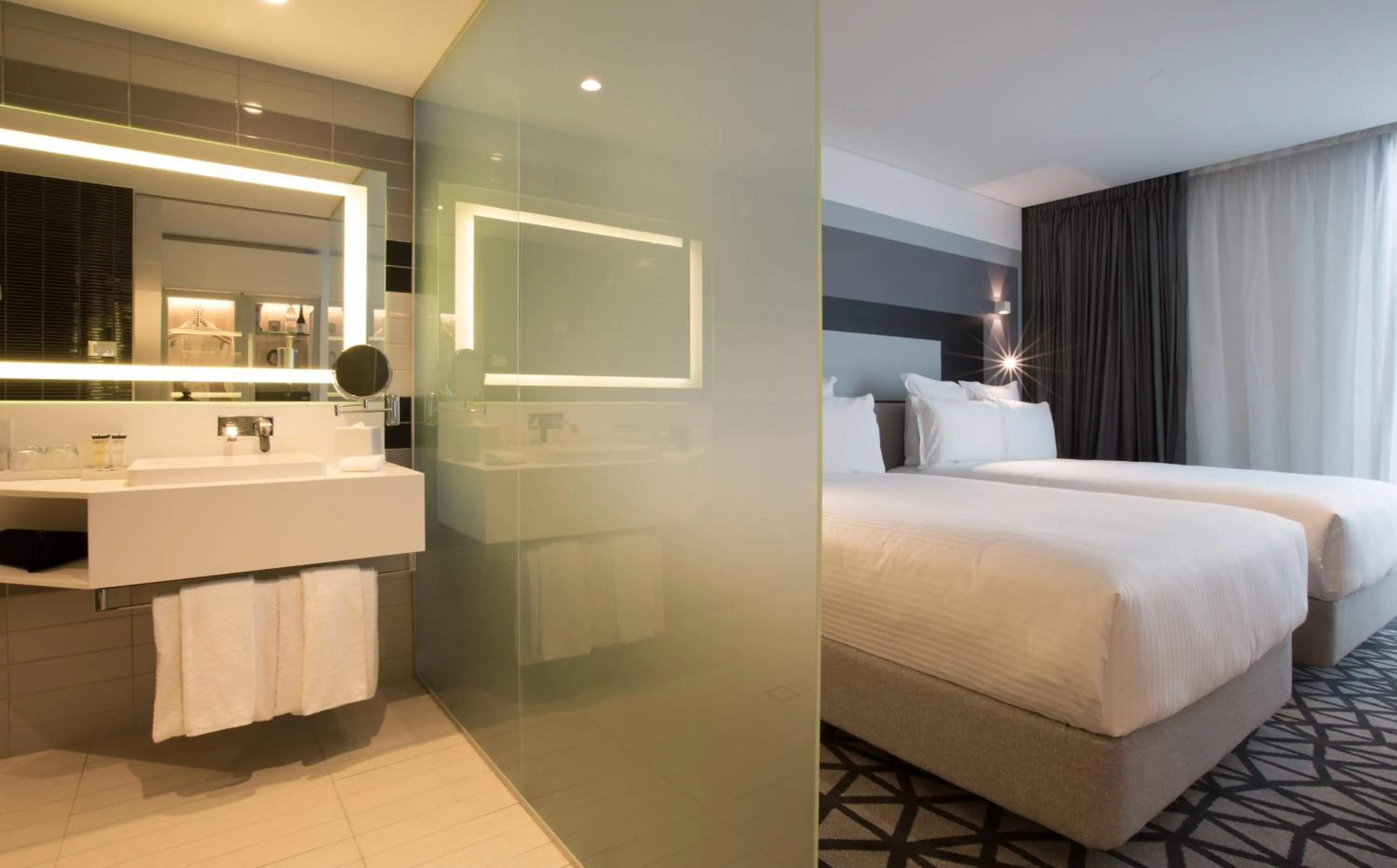 Bathroom, Bed in Pullman Sydney Airport