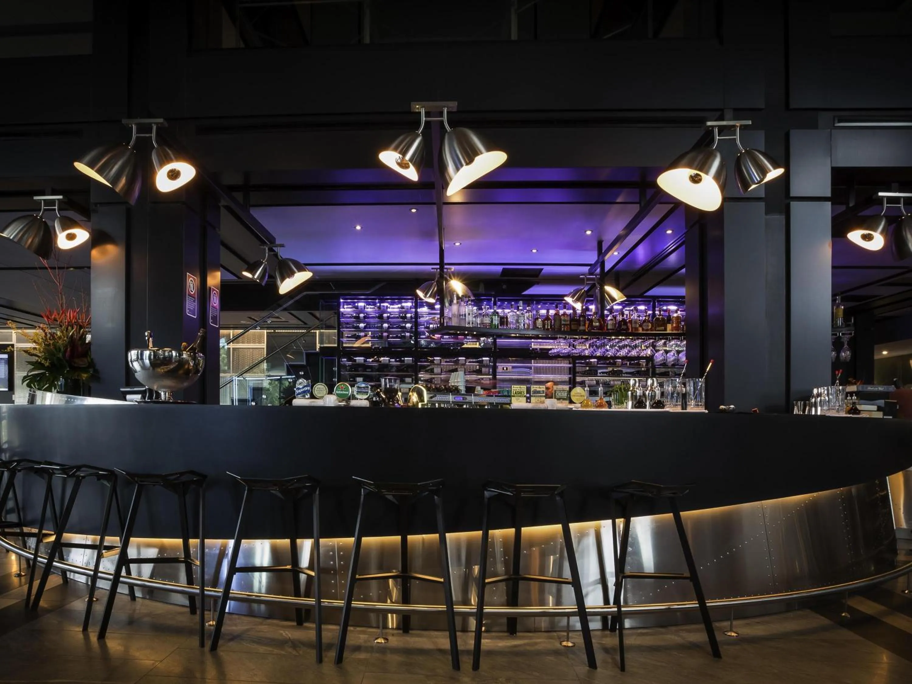 Lounge or bar in Pullman Sydney Airport