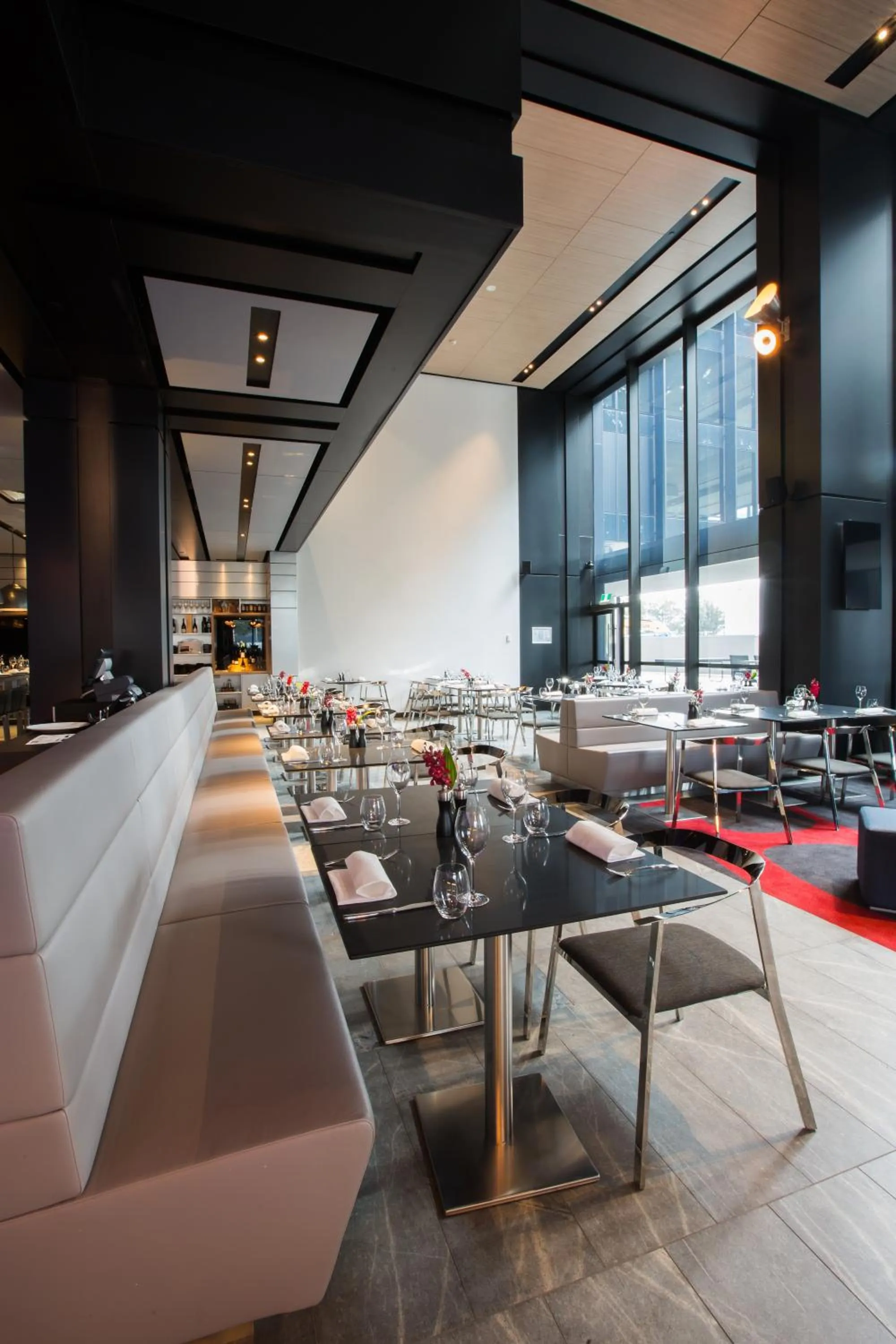 Restaurant/places to eat in Pullman Sydney Airport