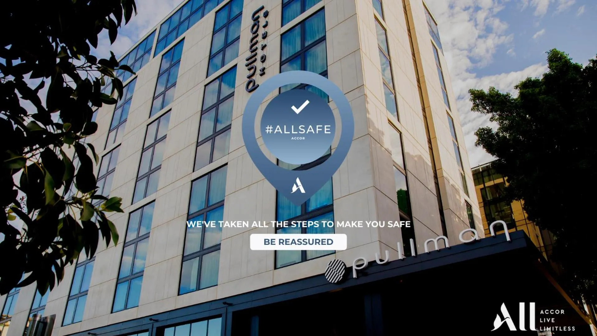 Facade/entrance in Pullman Sydney Airport