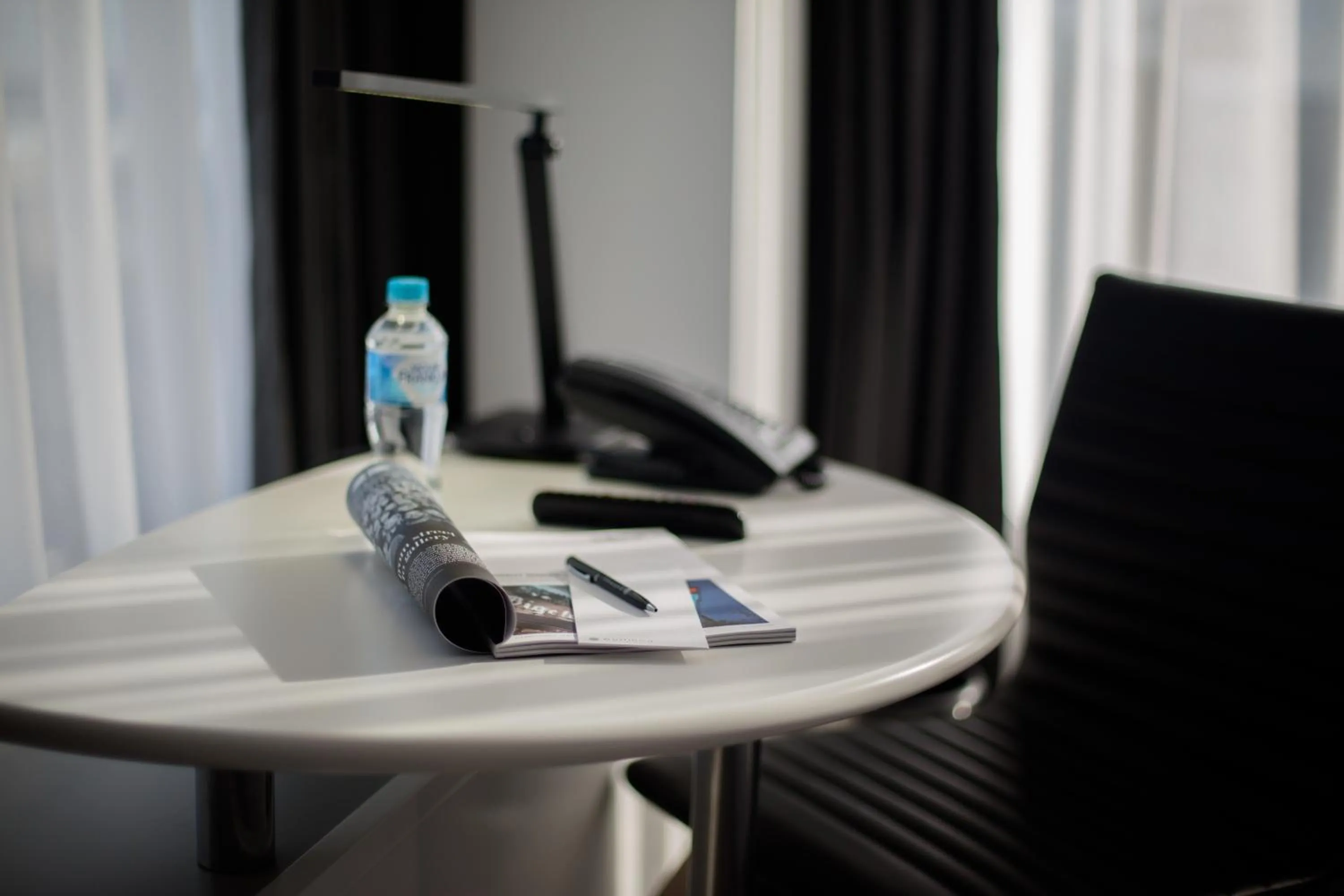 Seating area in Pullman Sydney Airport