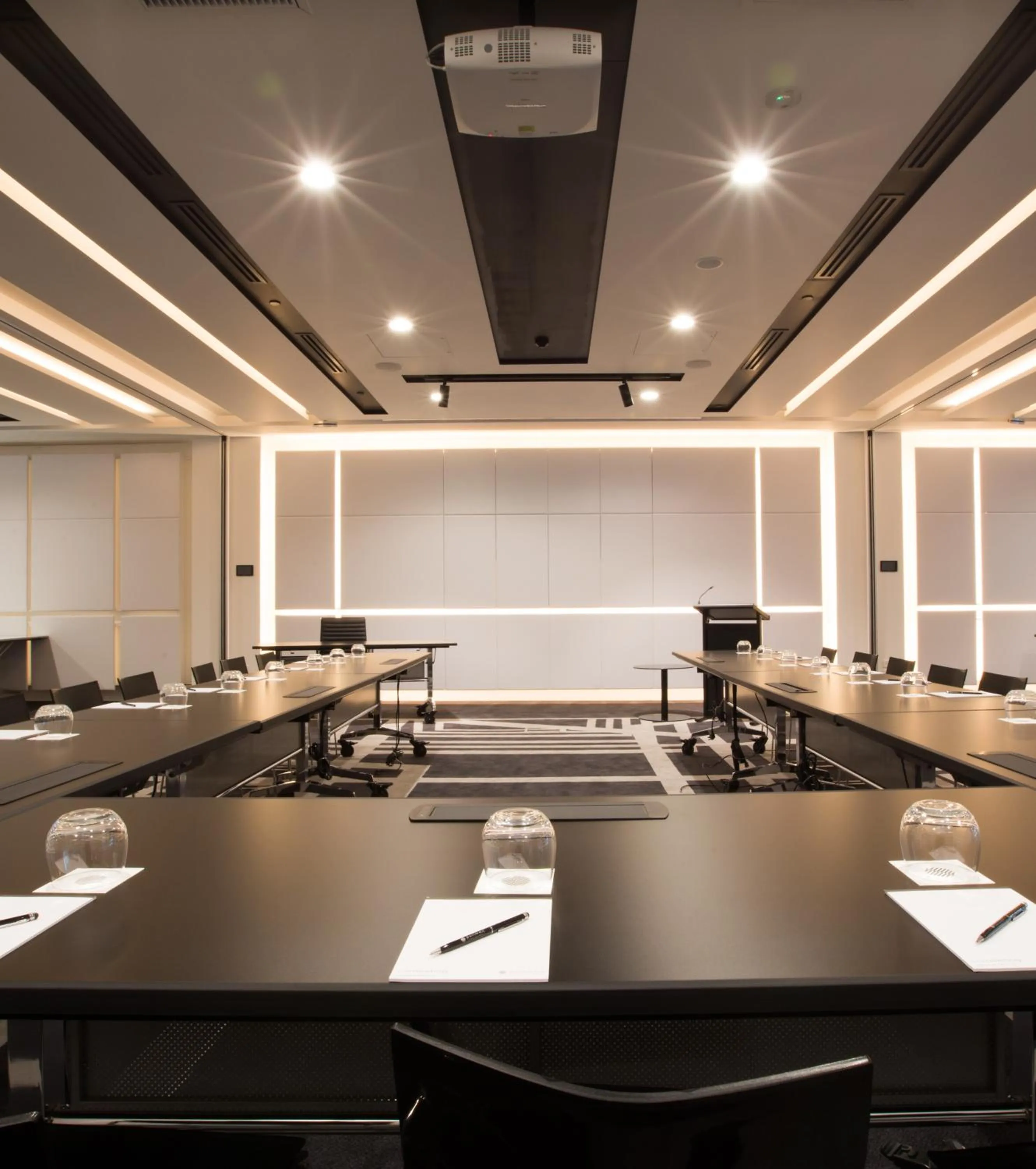 Business facilities in Pullman Sydney Airport