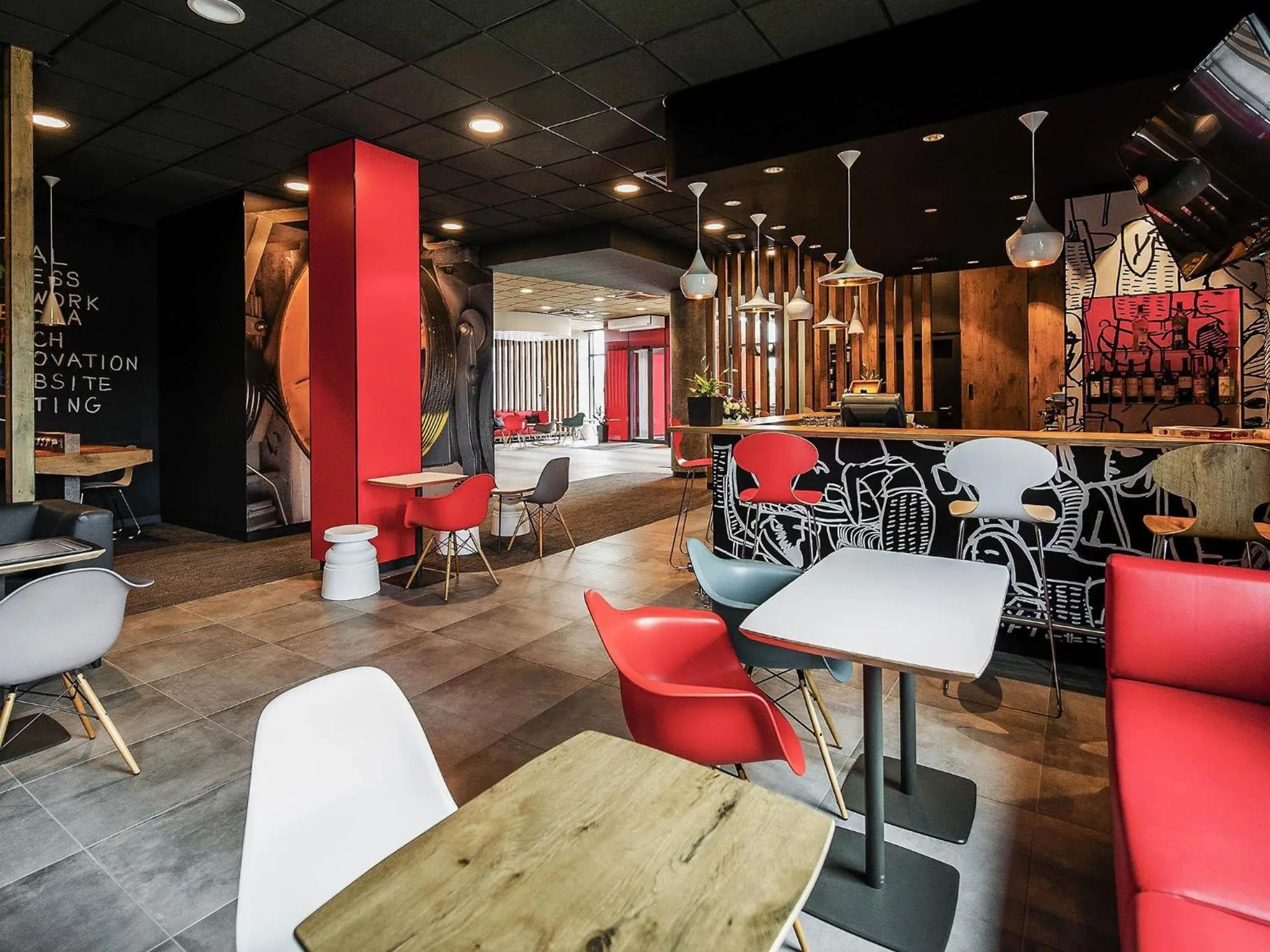 Lounge or bar in Ibis Poznan Polnoc