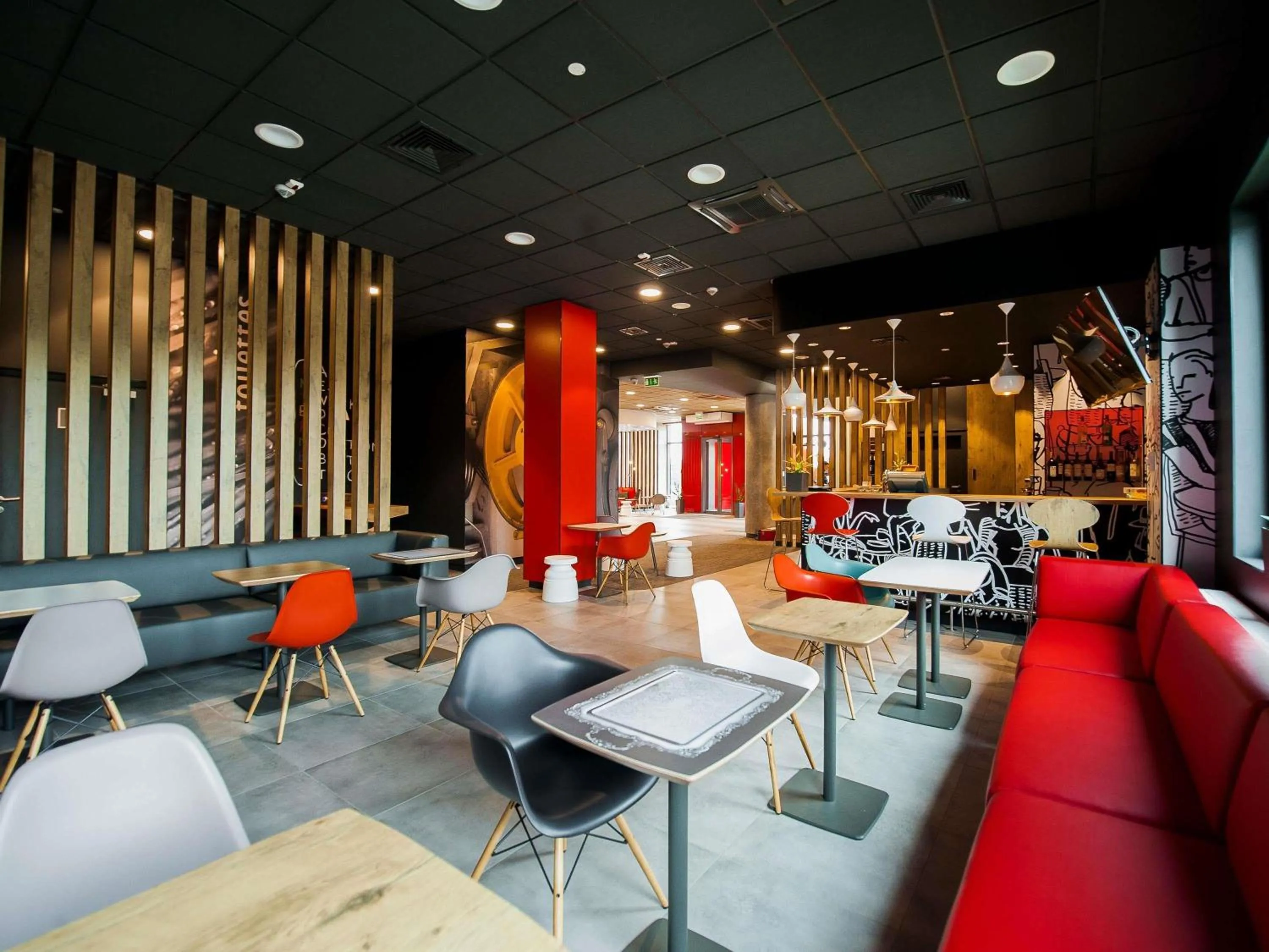 Lounge or bar in Ibis Poznan Polnoc