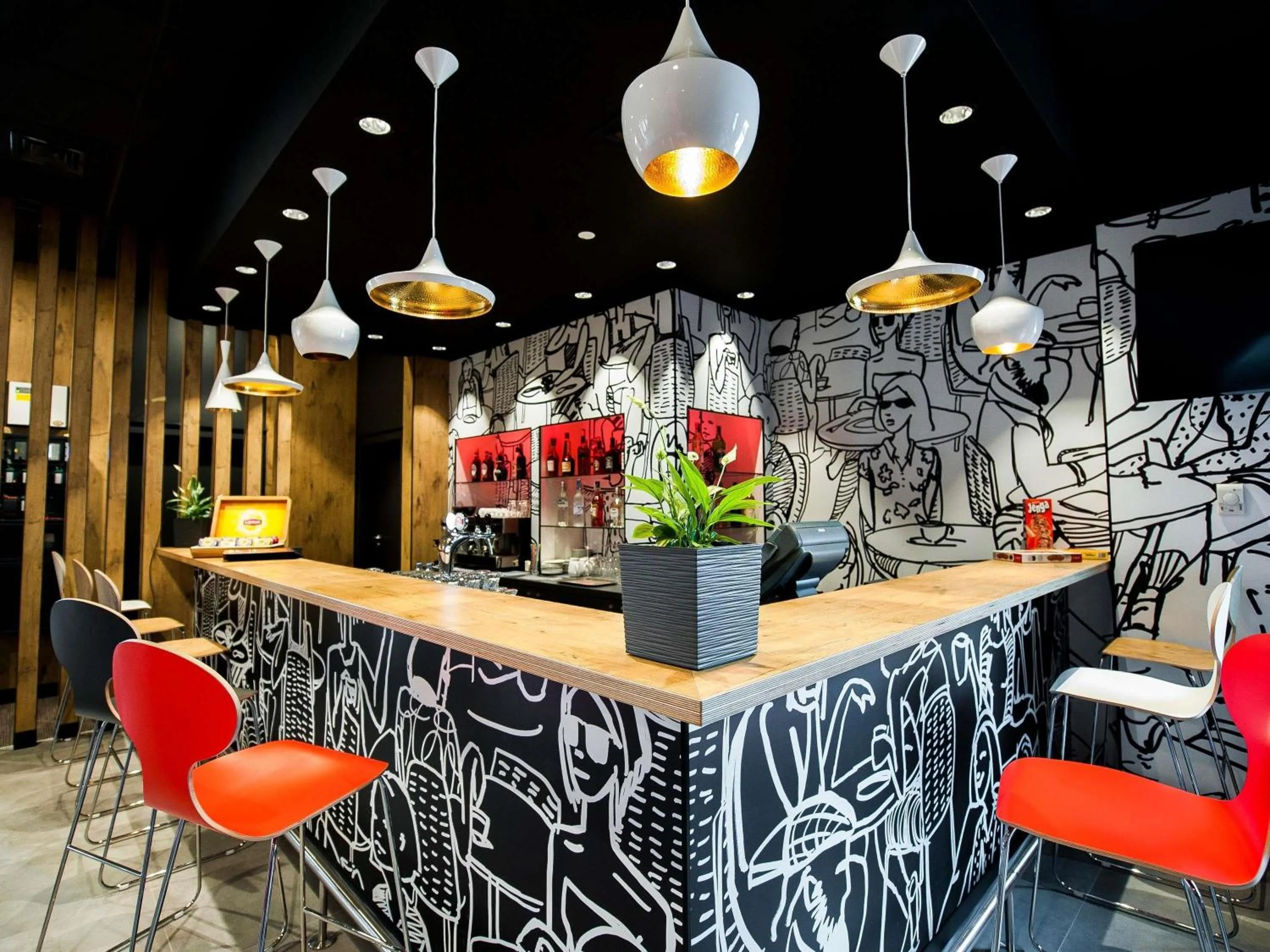 Lounge or bar in Ibis Poznan Polnoc