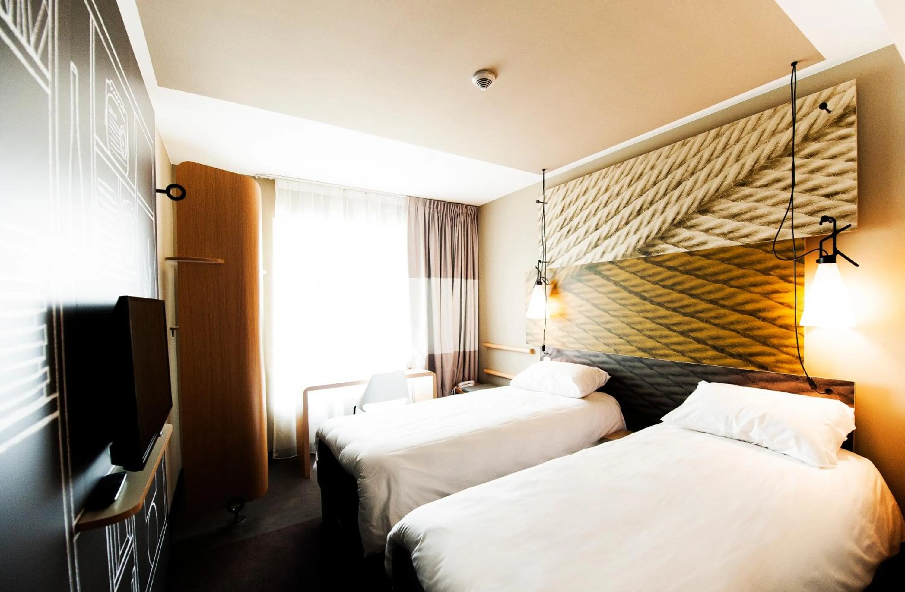 Photo of the whole room, Bed in Ibis Poznan Polnoc