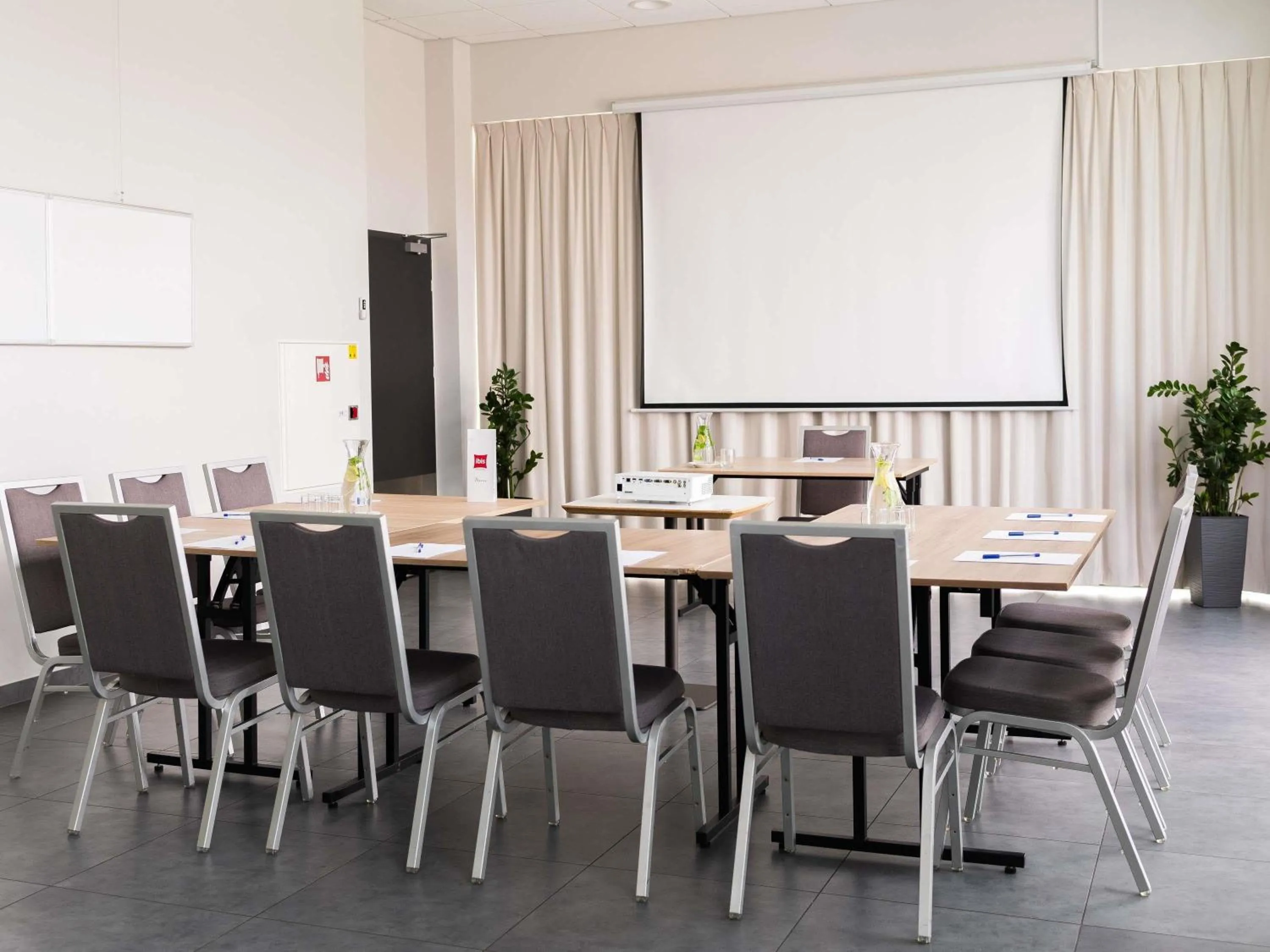 Meeting/conference room in Ibis Poznan Polnoc