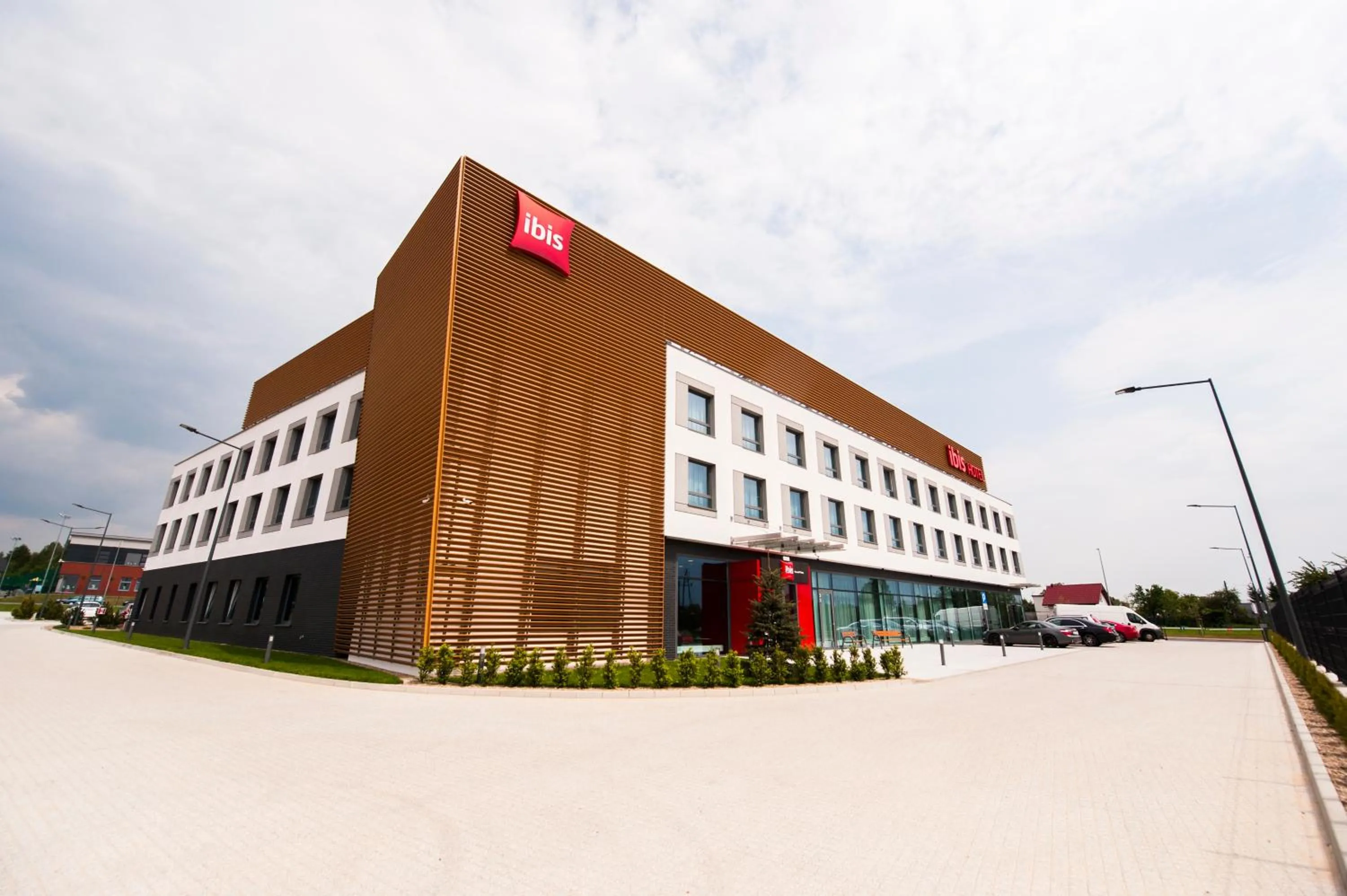 Facade/entrance in Ibis Poznan Polnoc