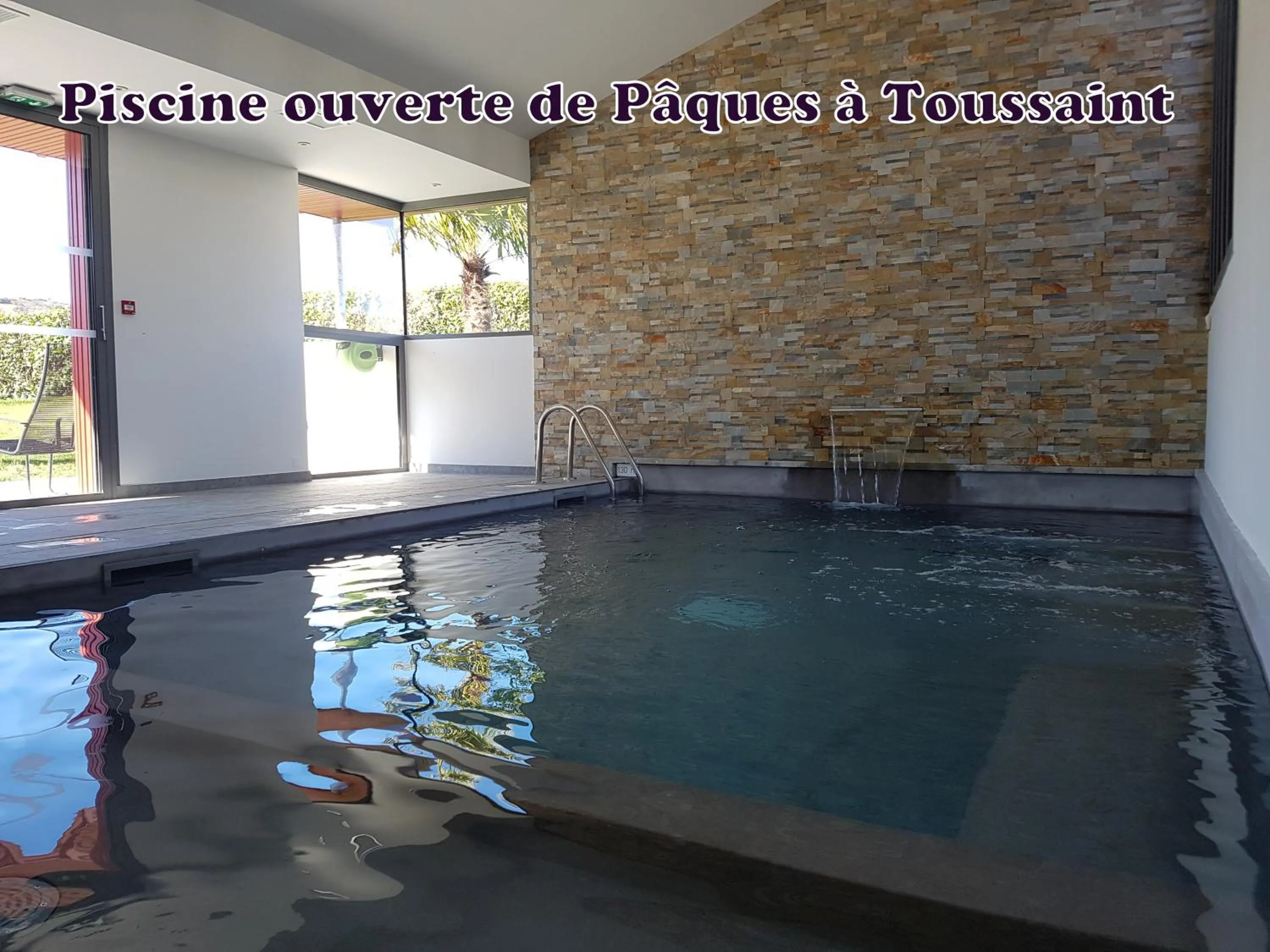 Swimming pool in Hôtel Résidence Bergara