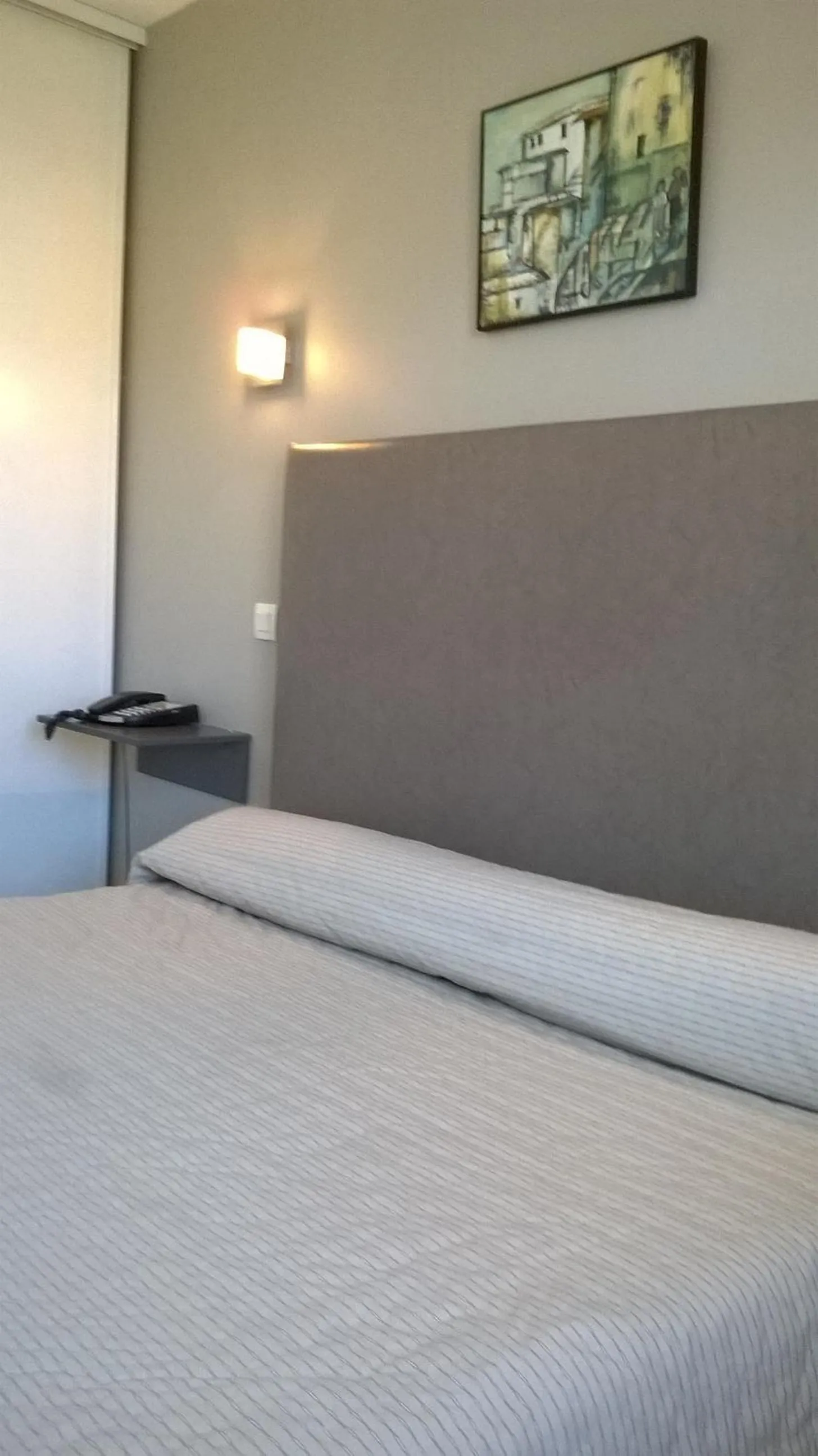 Bed in Hôtel Résidence Bergara