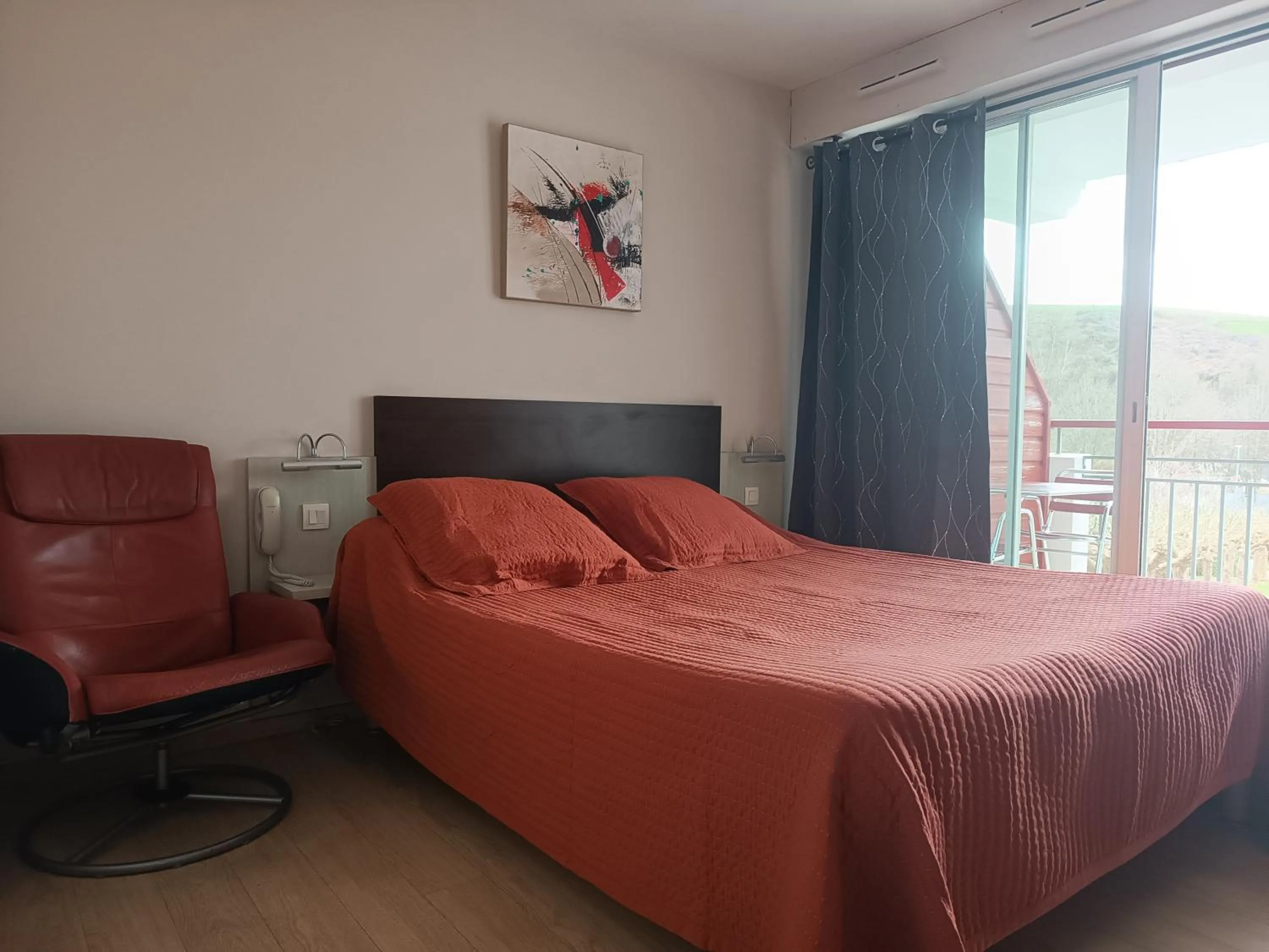 Bed in Hôtel Résidence Bergara