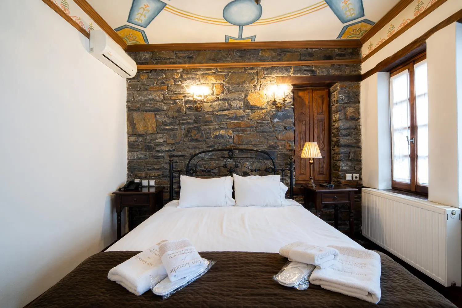 Bed in Archontiko Naoumidi