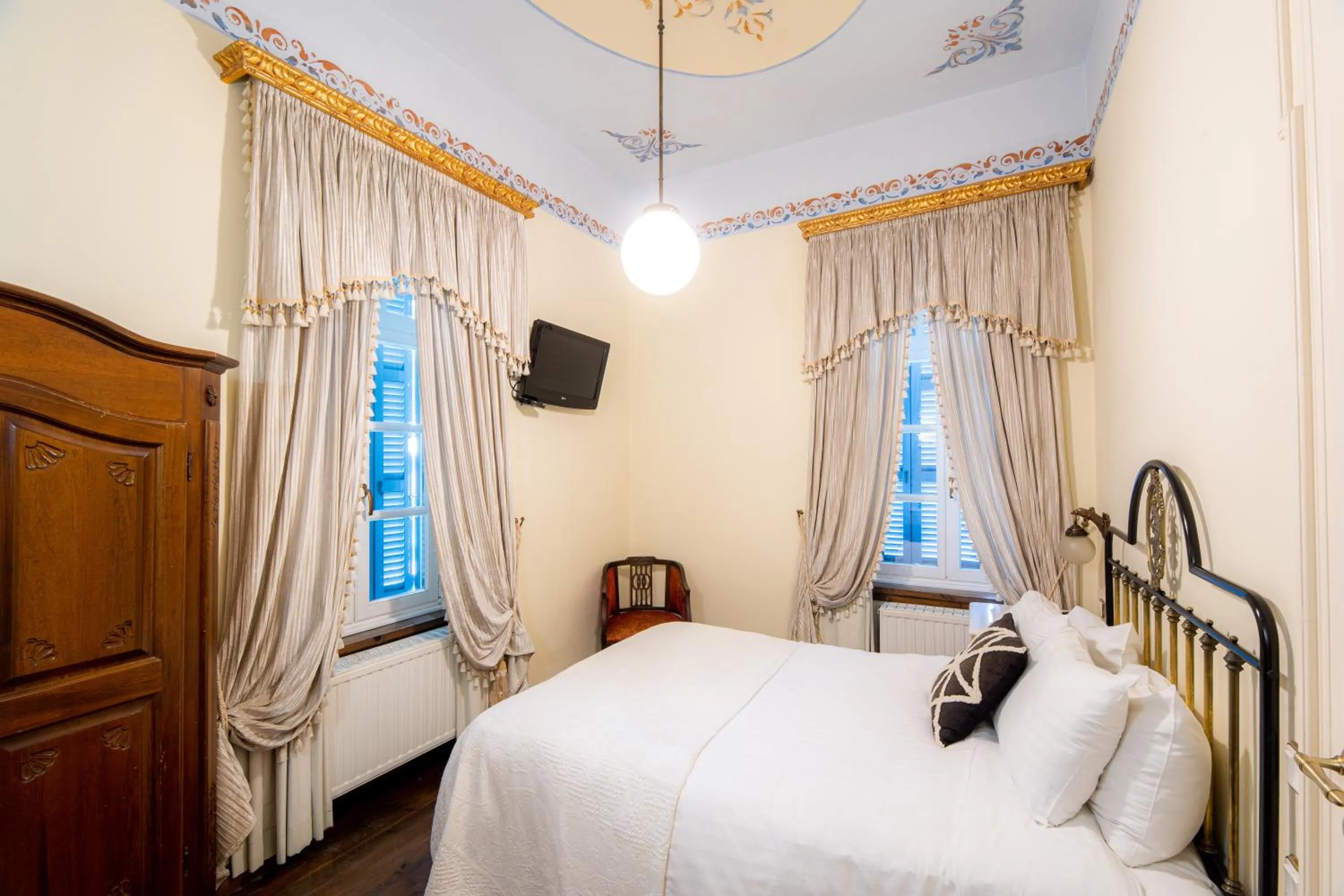 Bed in Archontiko Naoumidi