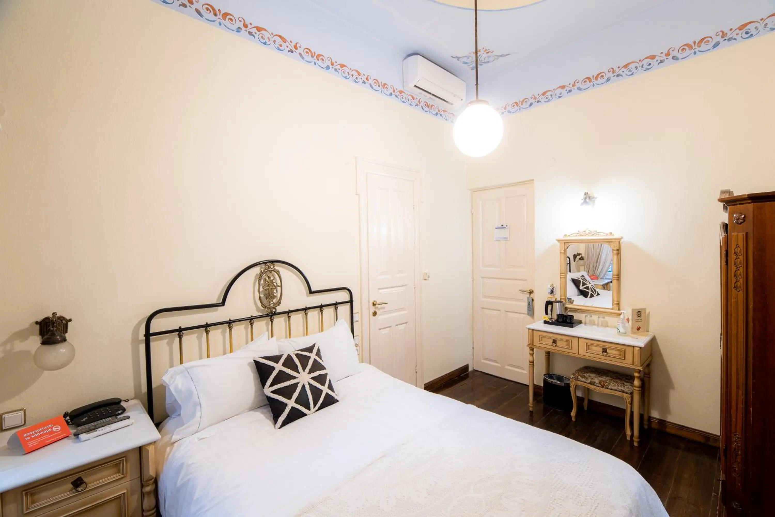 Bed in Archontiko Naoumidi