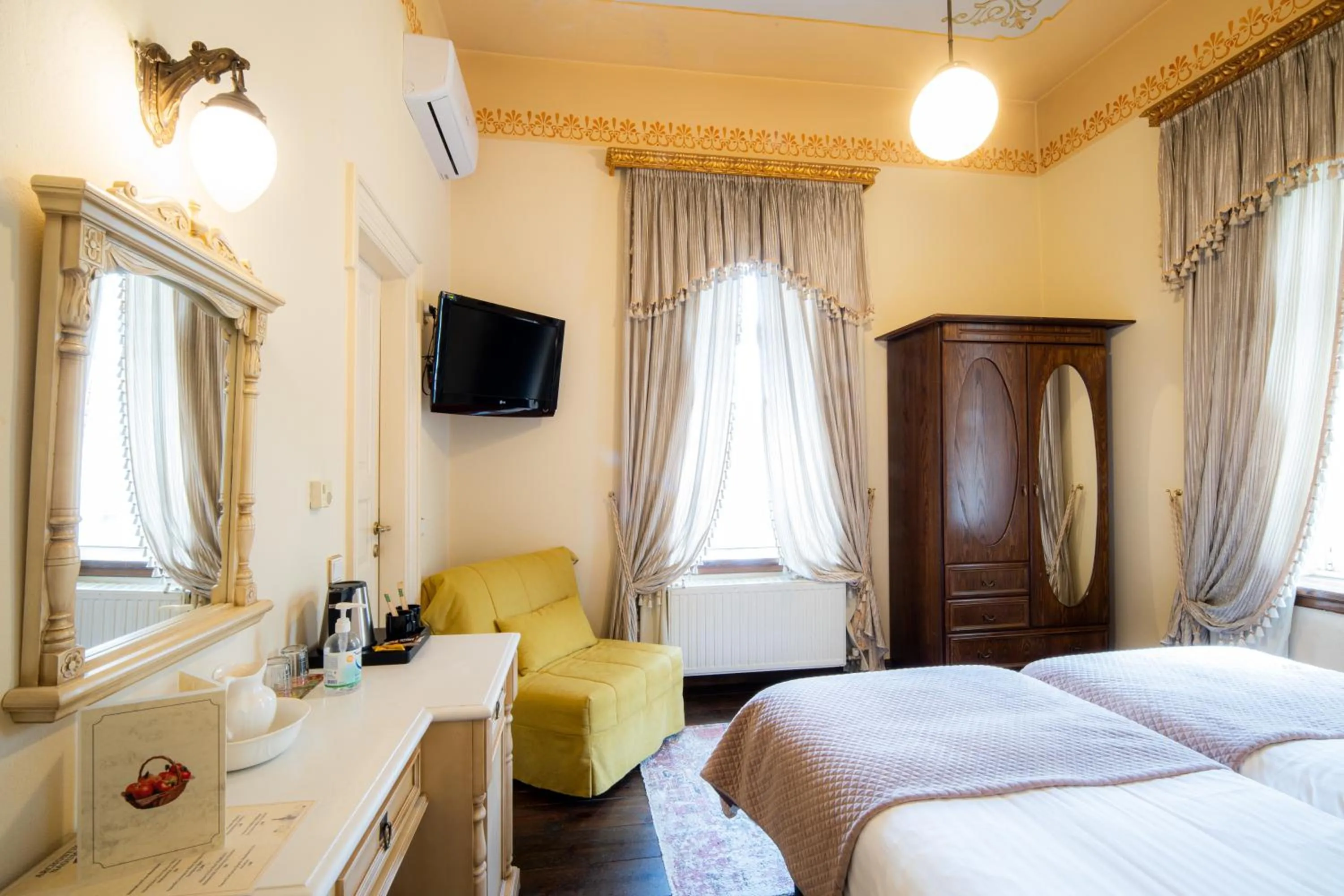 Bed in Archontiko Naoumidi