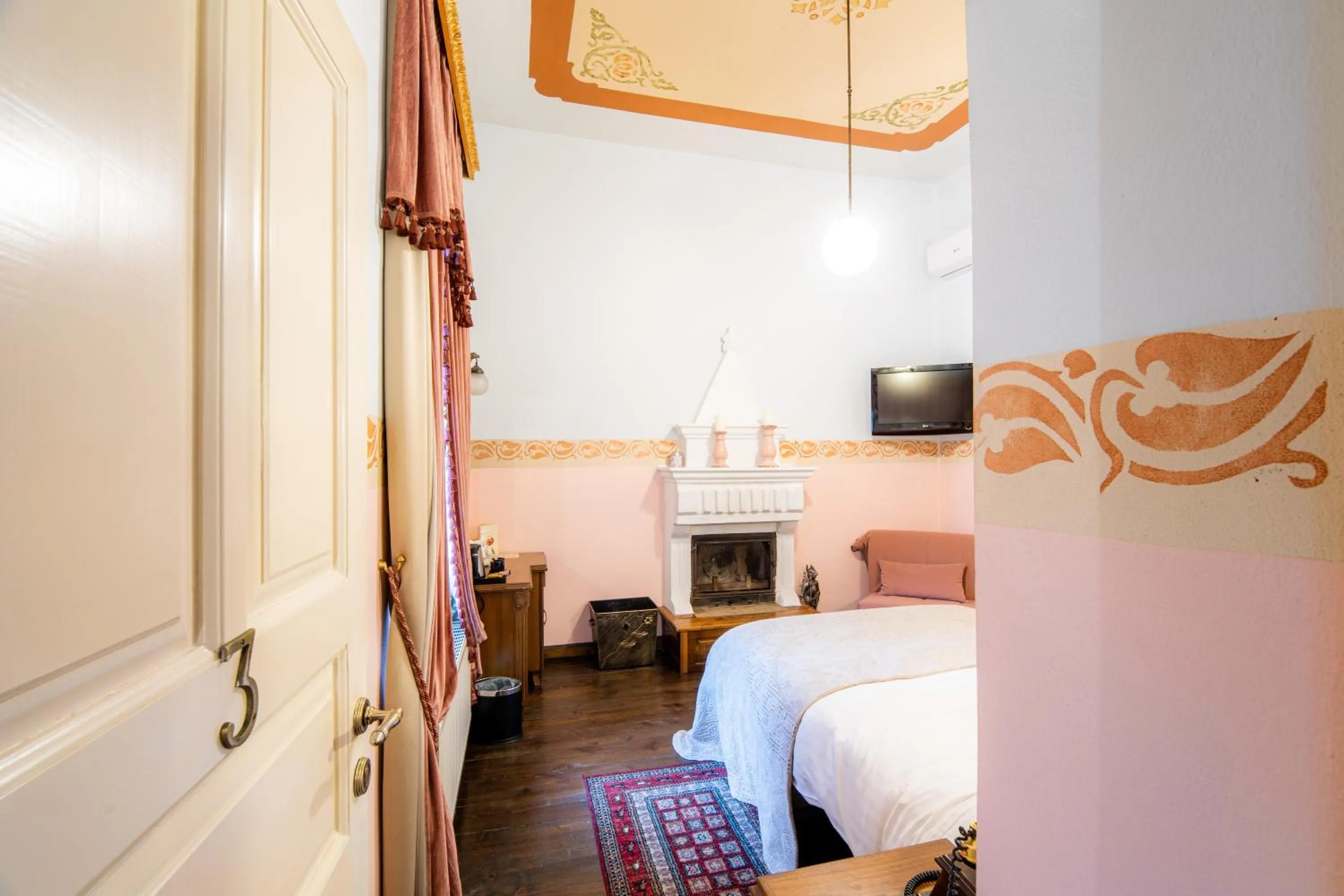 Bed in Archontiko Naoumidi