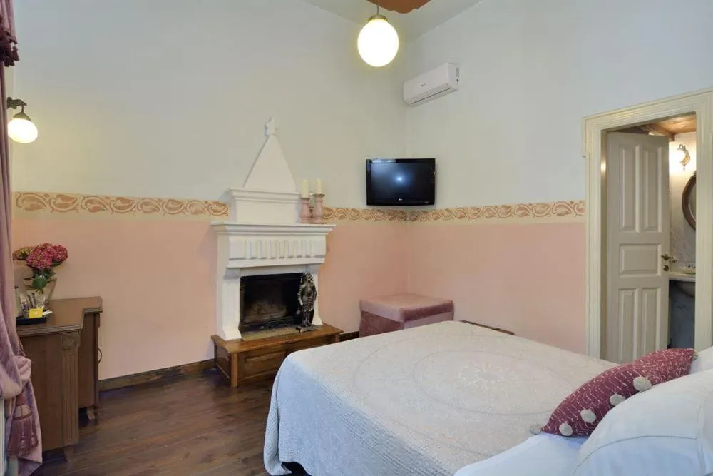 Bed in Archontiko Naoumidi