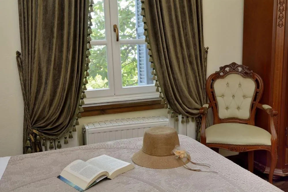 Bed in Archontiko Naoumidi