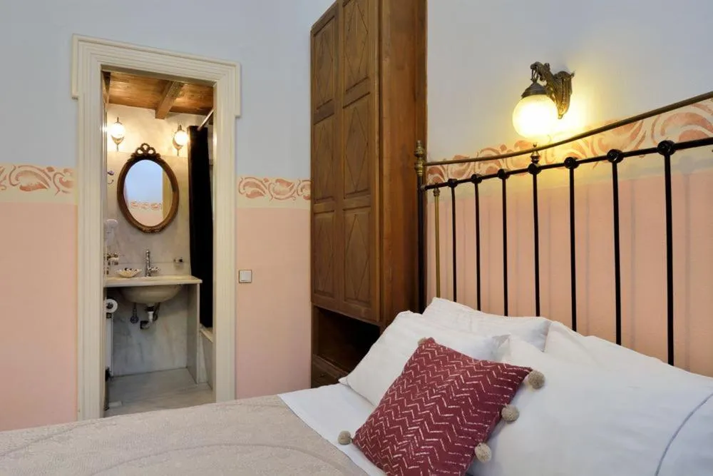 Bed in Archontiko Naoumidi