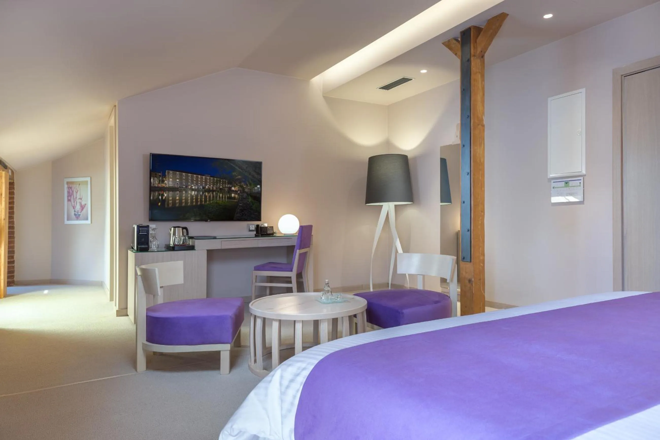 Bed in Hydrama Grand Hotel