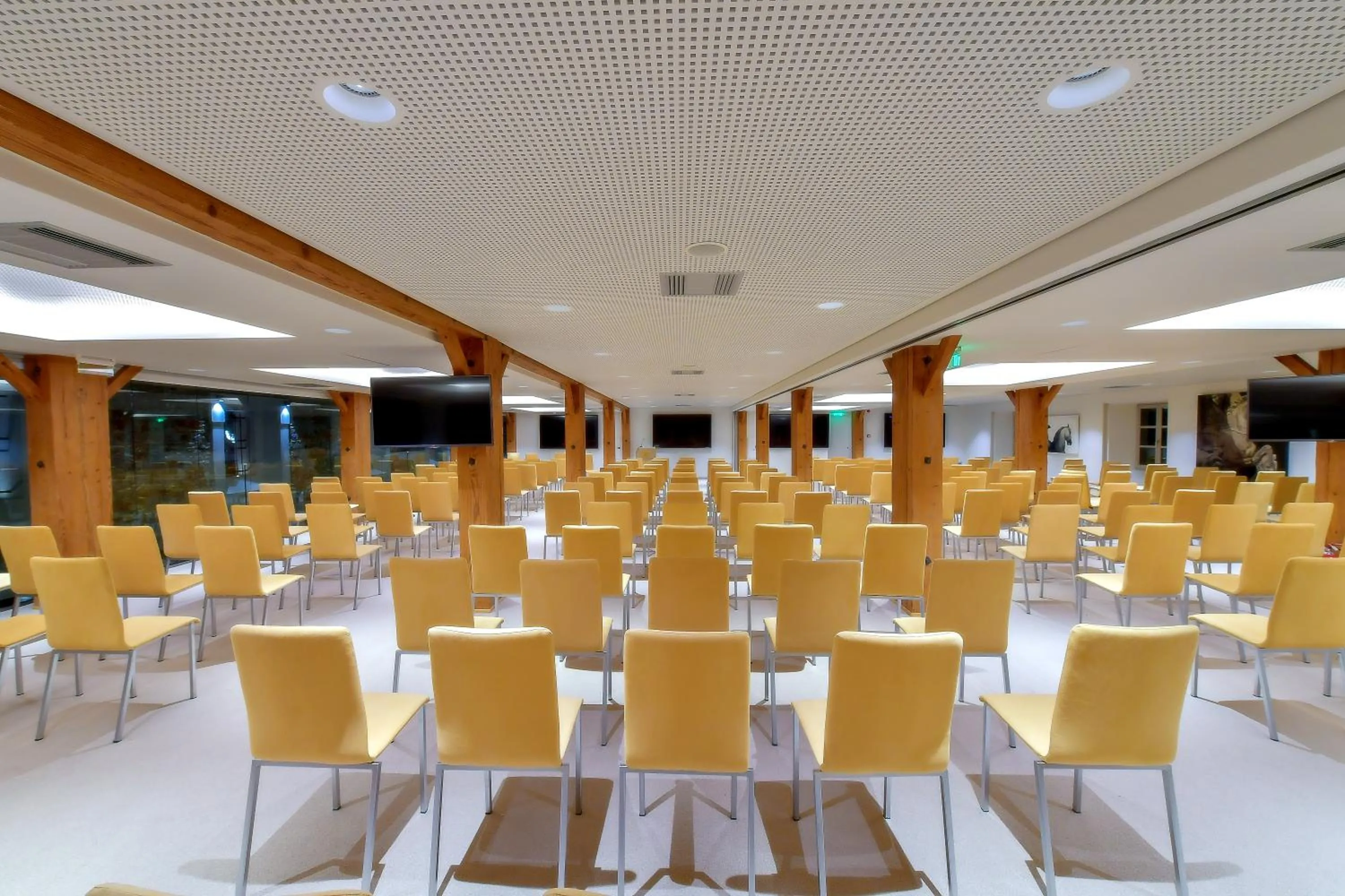 Business facilities in Hydrama Grand Hotel