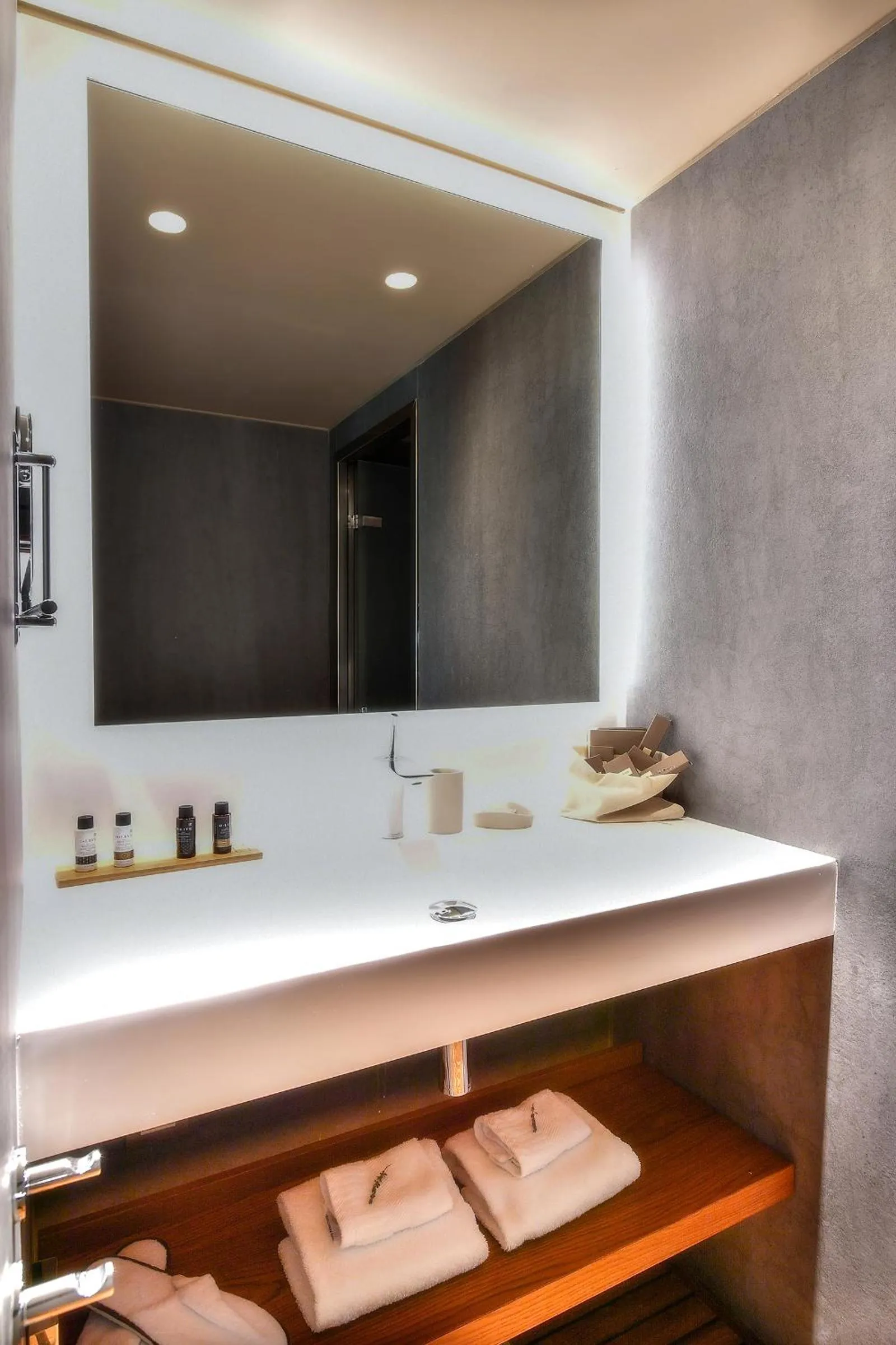 Bathroom in Hydrama Grand Hotel