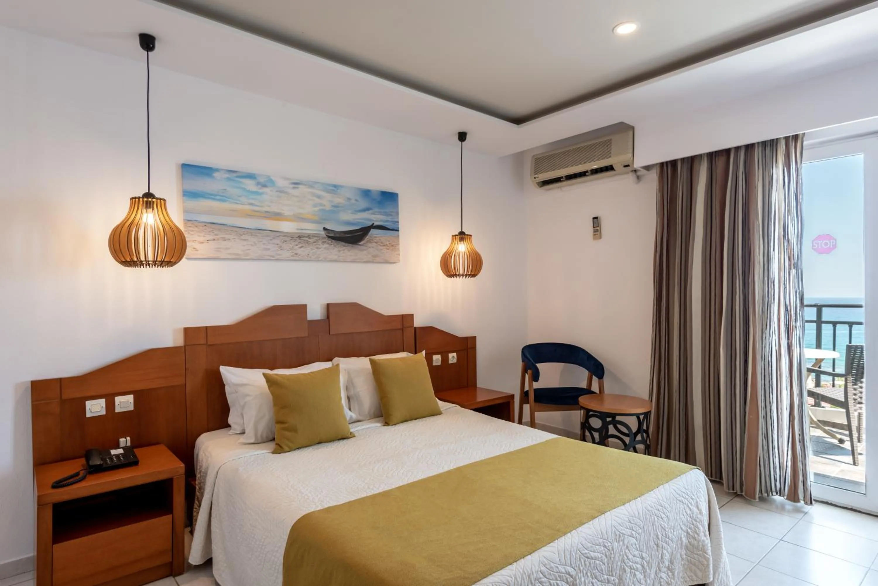 Bedroom, Bed in Mediterraneo Hotel