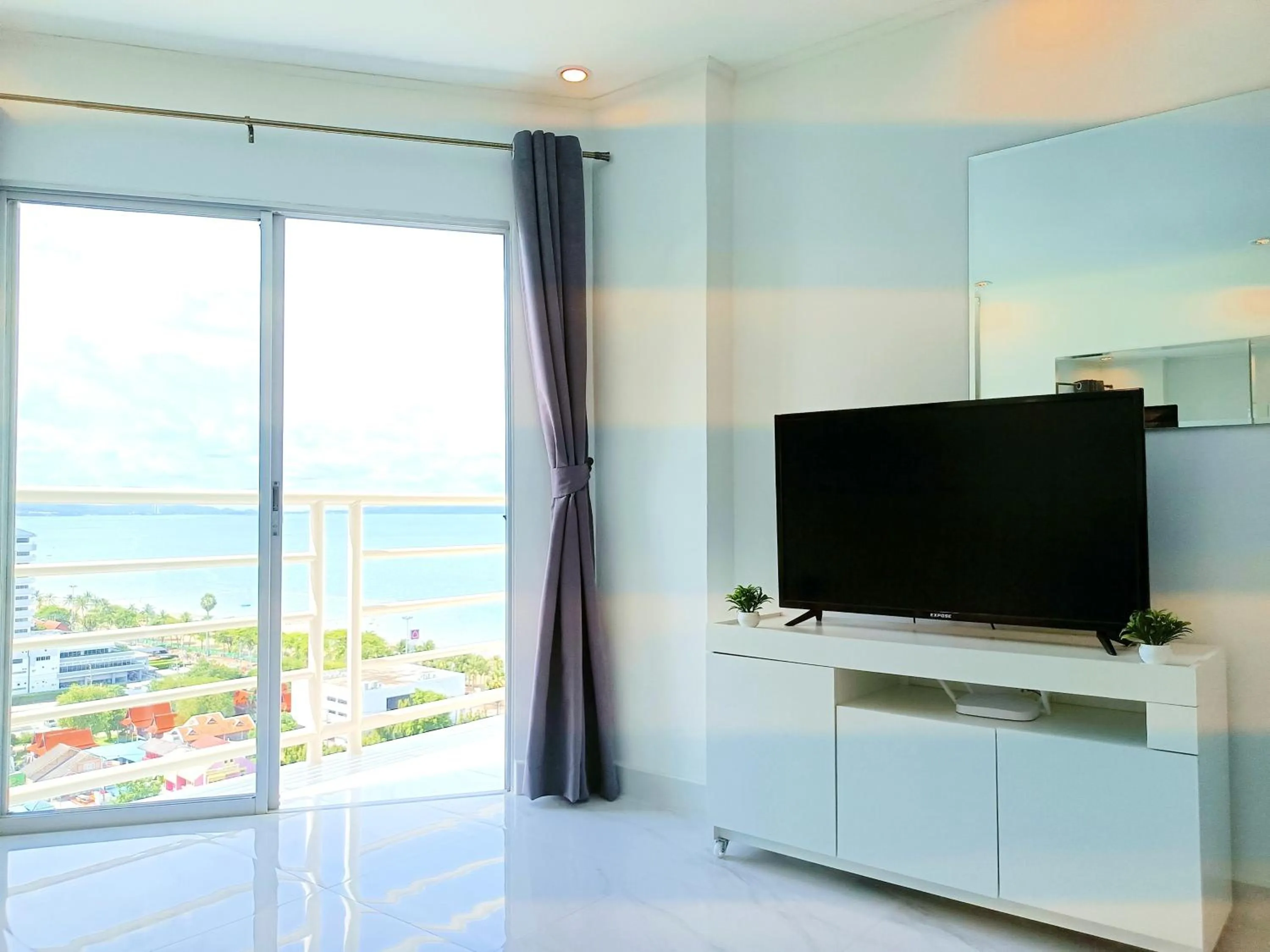 TV and multimedia in Sea View Beachfront Condos Pattaya Jomtien Beach
