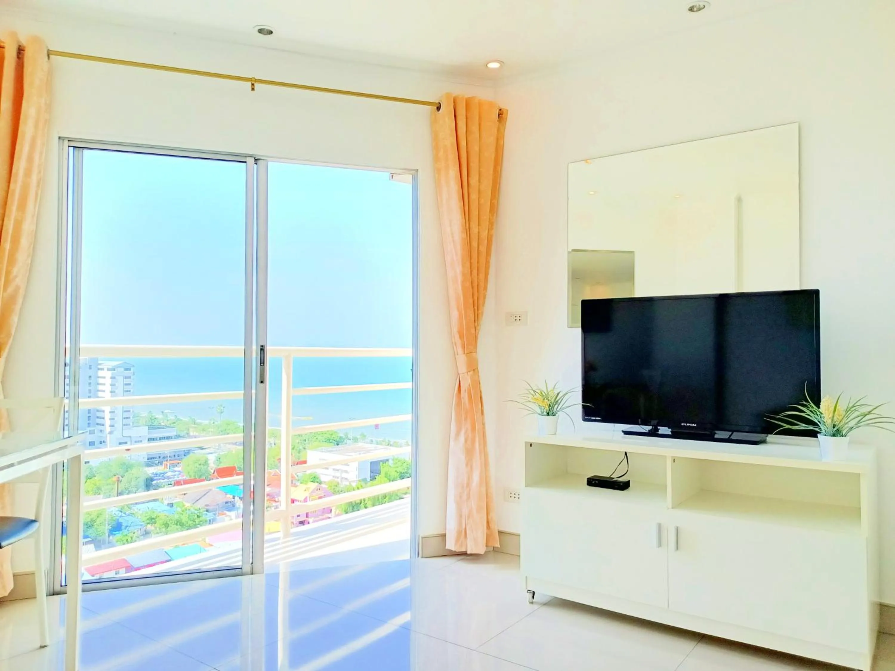 Photo of the whole room in Sea View Beachfront Condos Pattaya Jomtien Beach