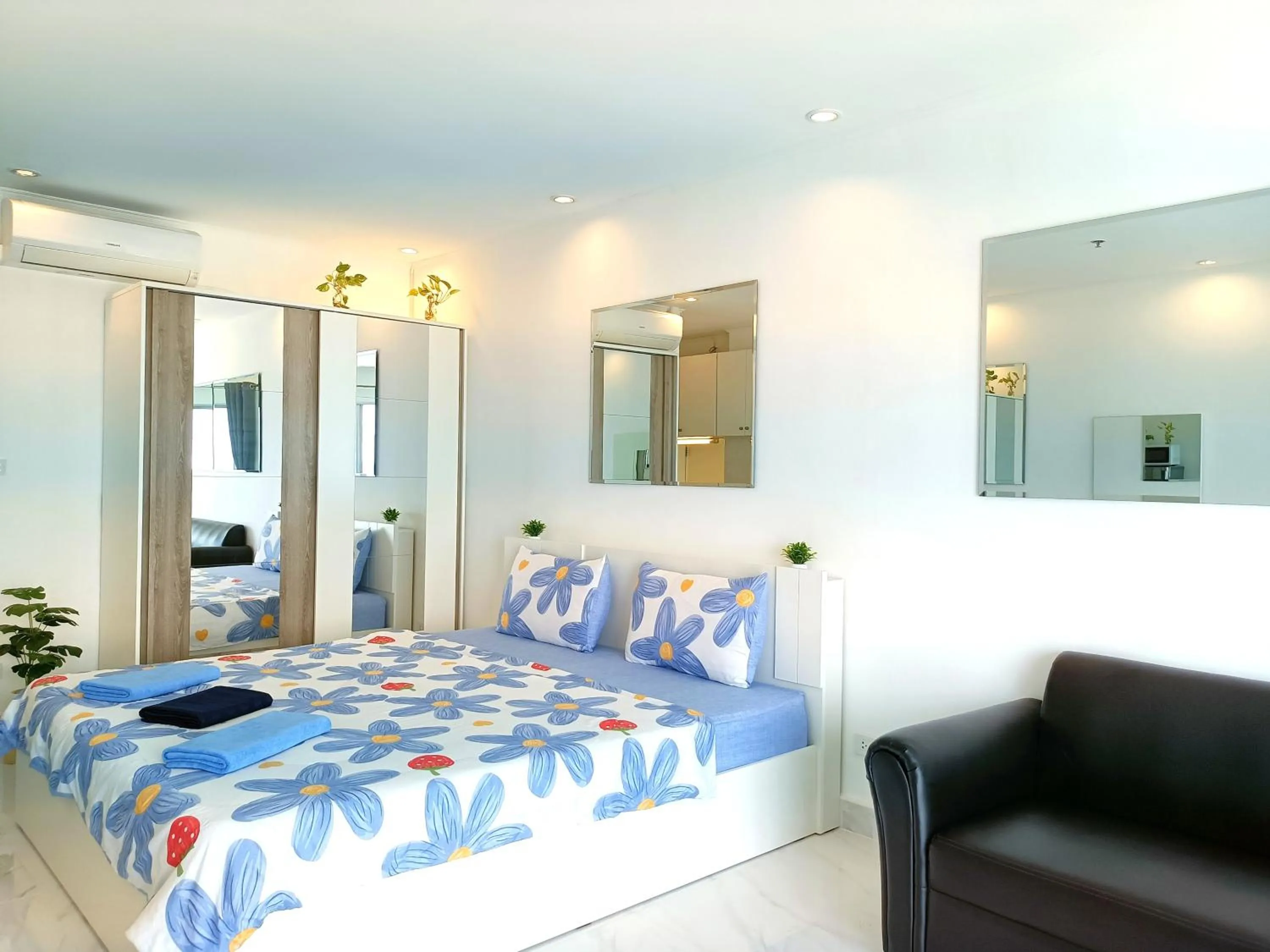 Bed in Sea View Beachfront Condos Pattaya Jomtien Beach