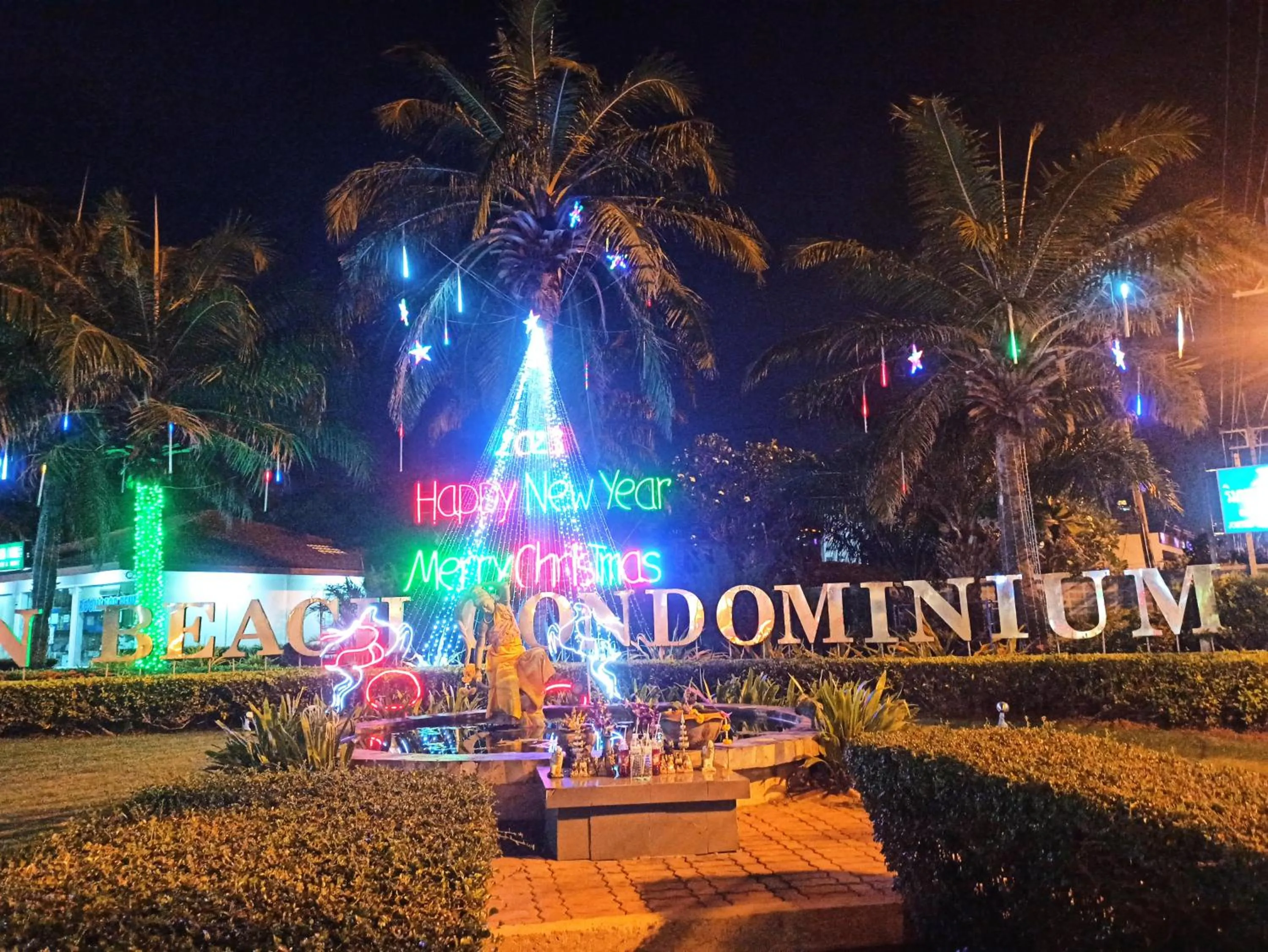 Property building in Sea View Beachfront Condos Pattaya Jomtien Beach