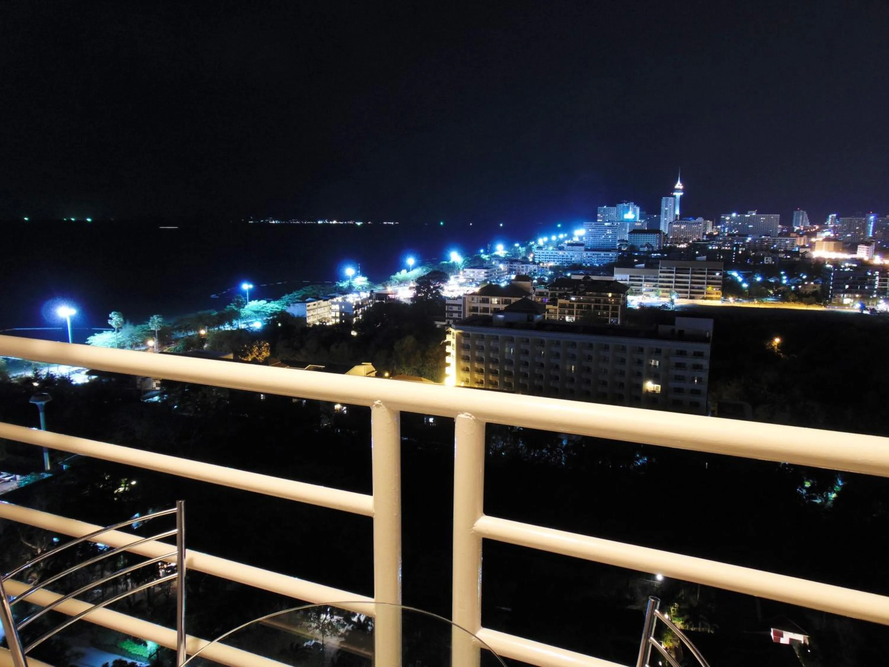 Night in Sea View Beachfront Condos Pattaya Jomtien Beach
