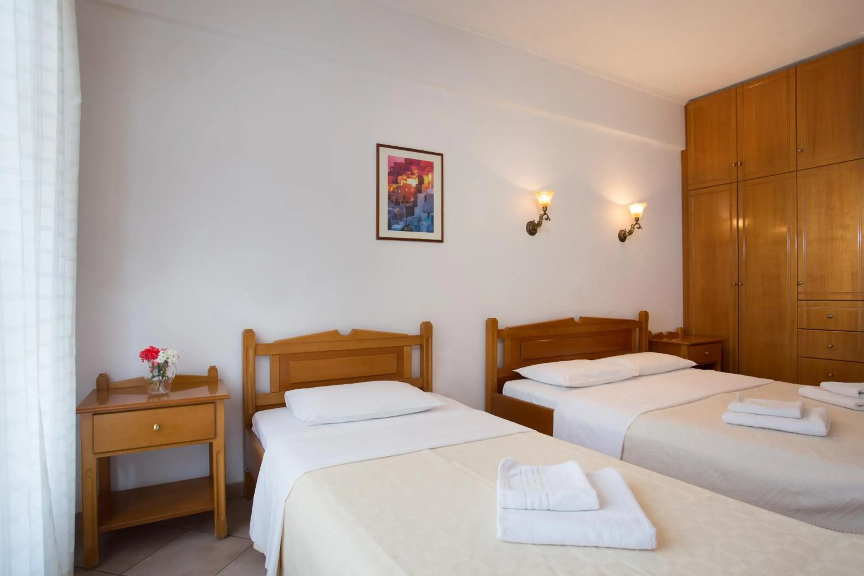 Budget Double or Twin Room with Partial Sea View in Petrino Guesthouse Budget Double or Twin Room with Partial Sea View in Petrino Guesthouse