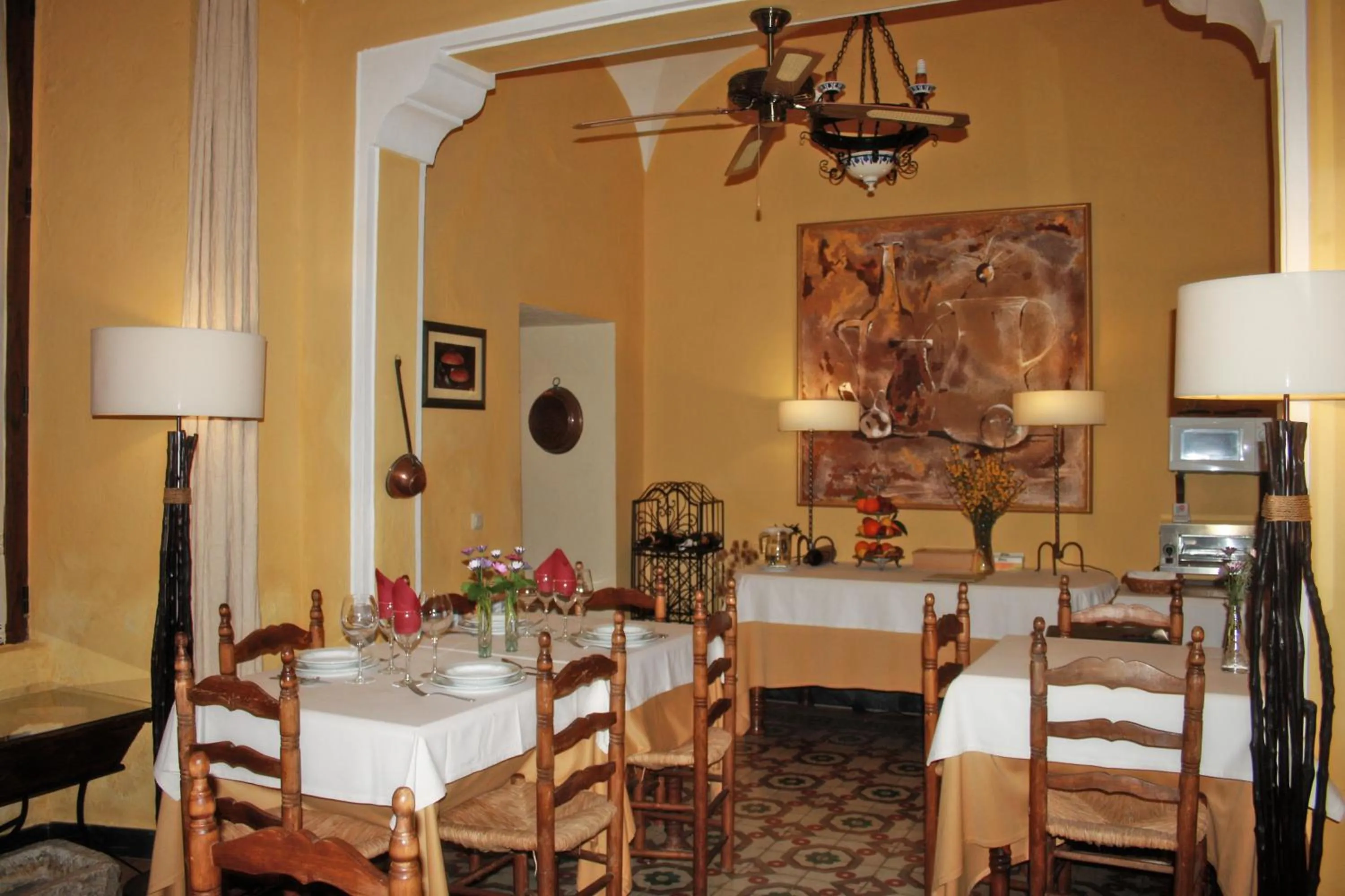 Restaurant/places to eat in Casa Rural El Aguila