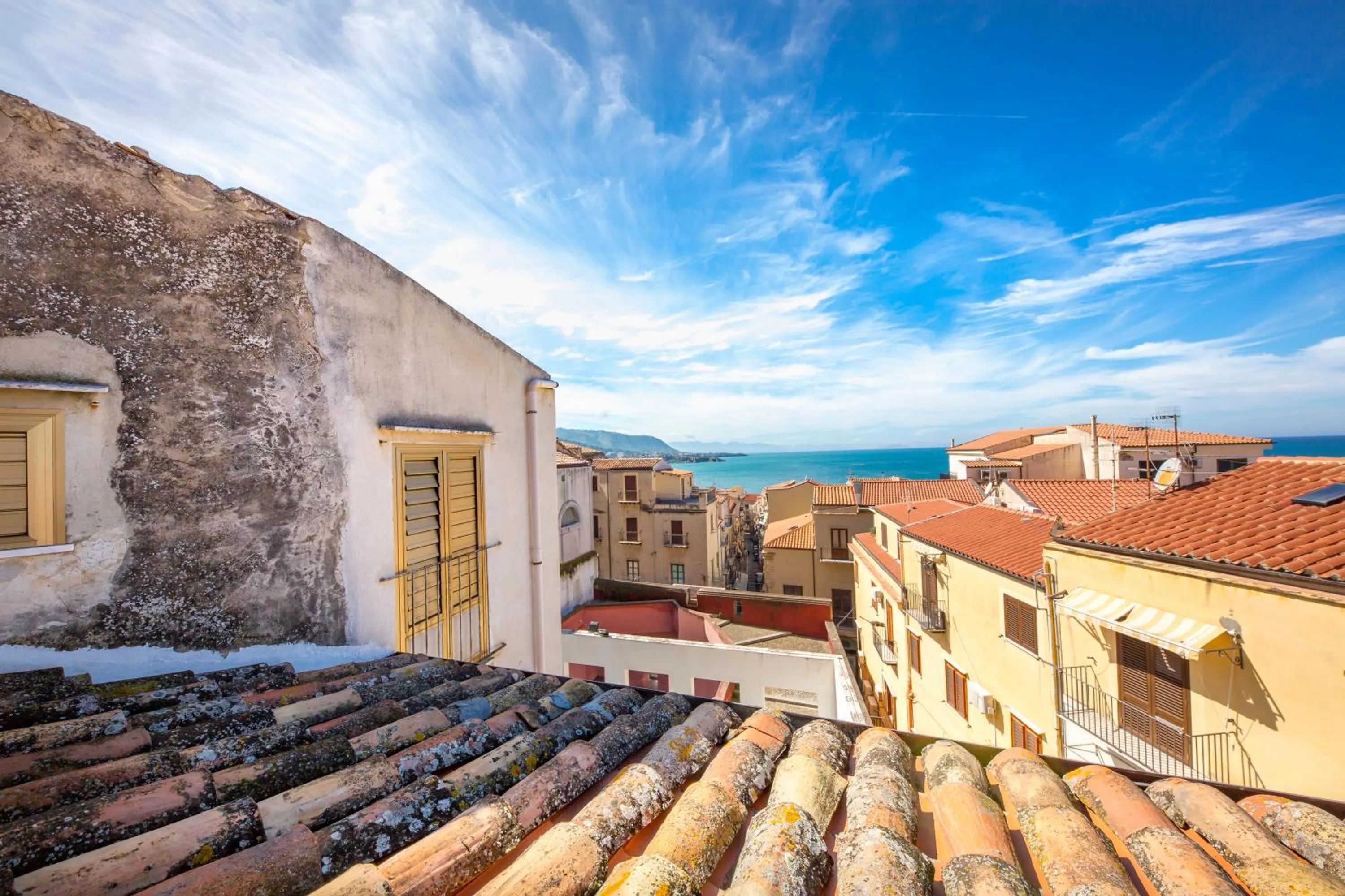 Day in Cefalu in Blu
