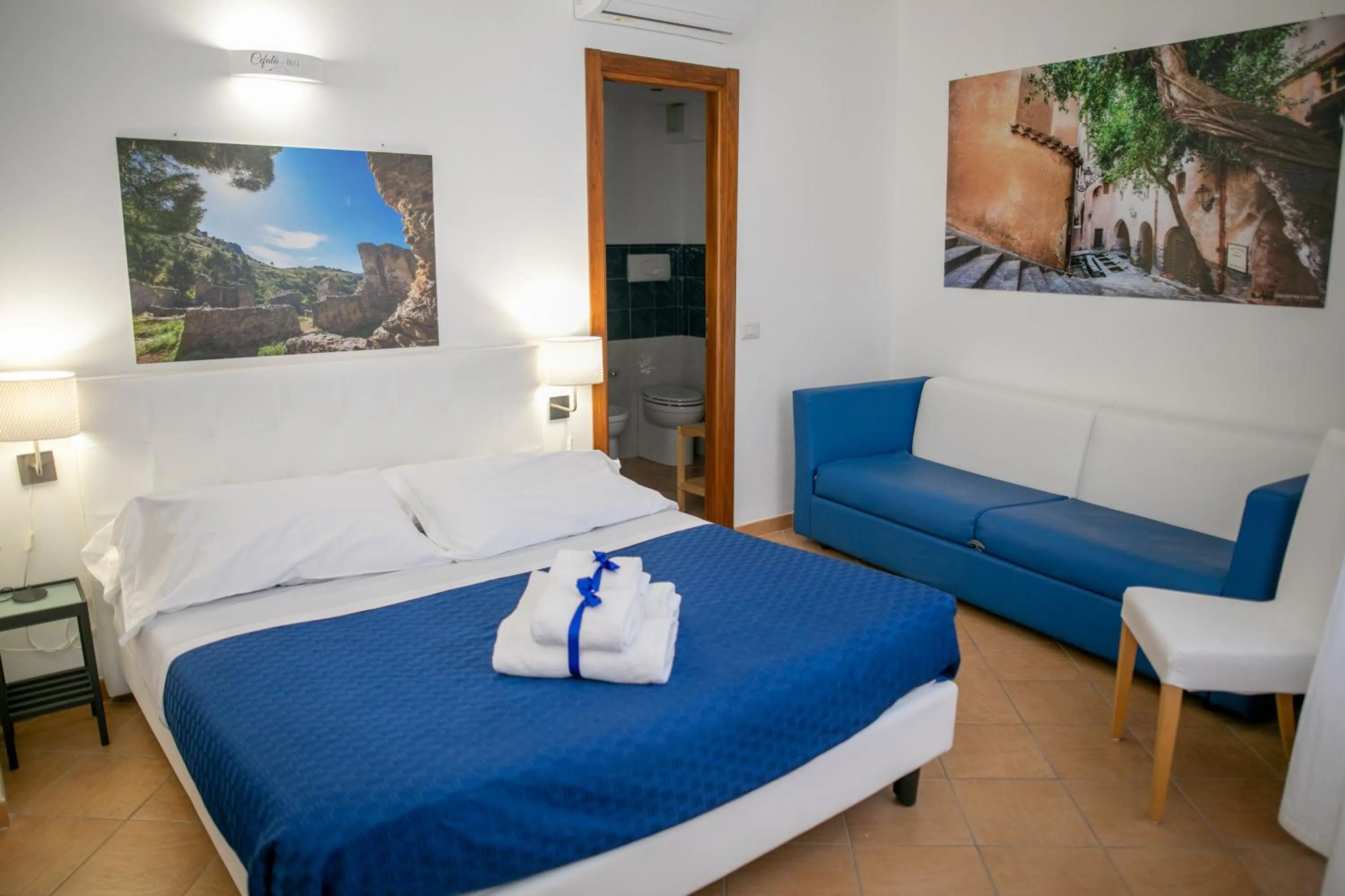 Bedroom, Bed in Cefalu in Blu