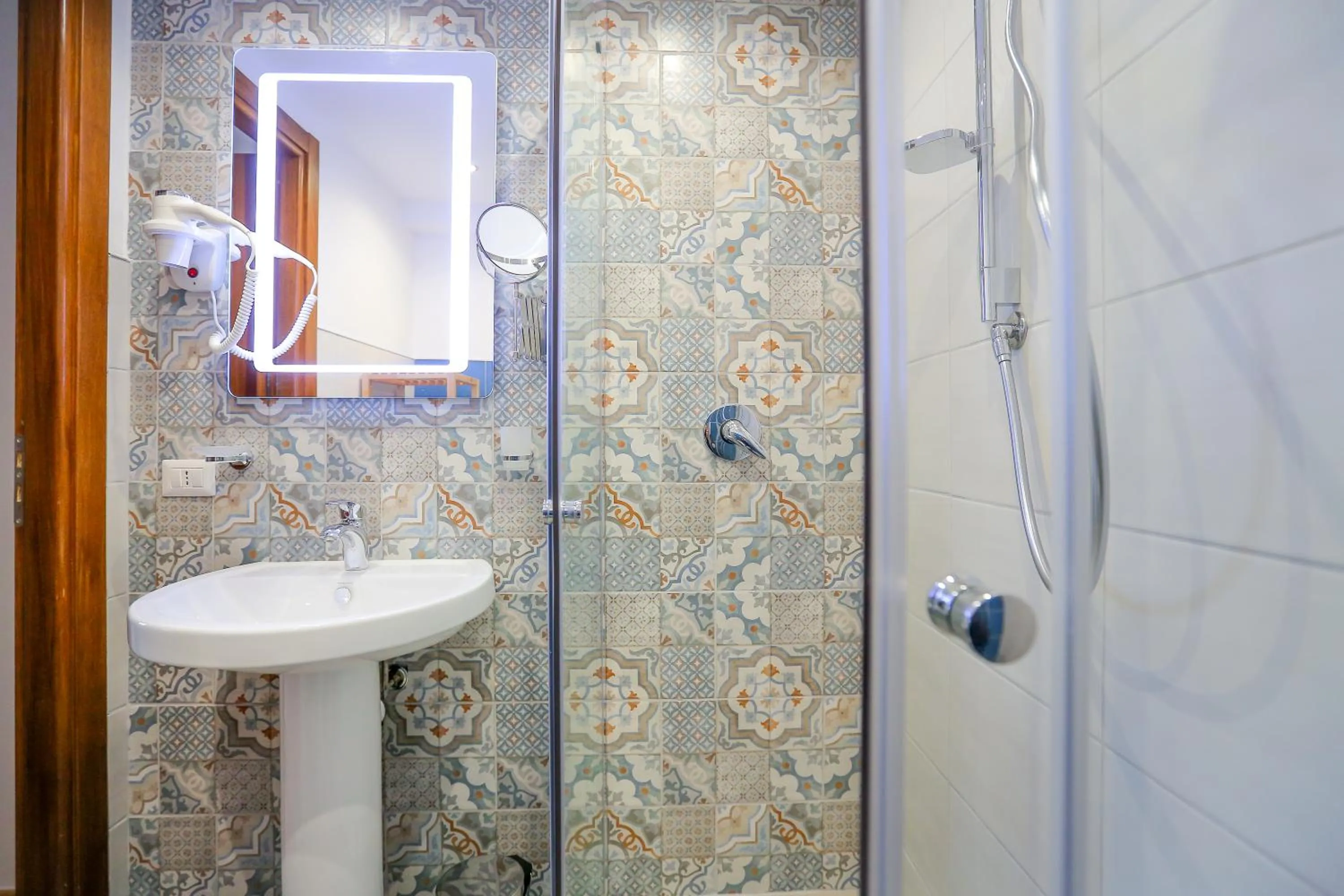 Bathroom in Cefalu in Blu