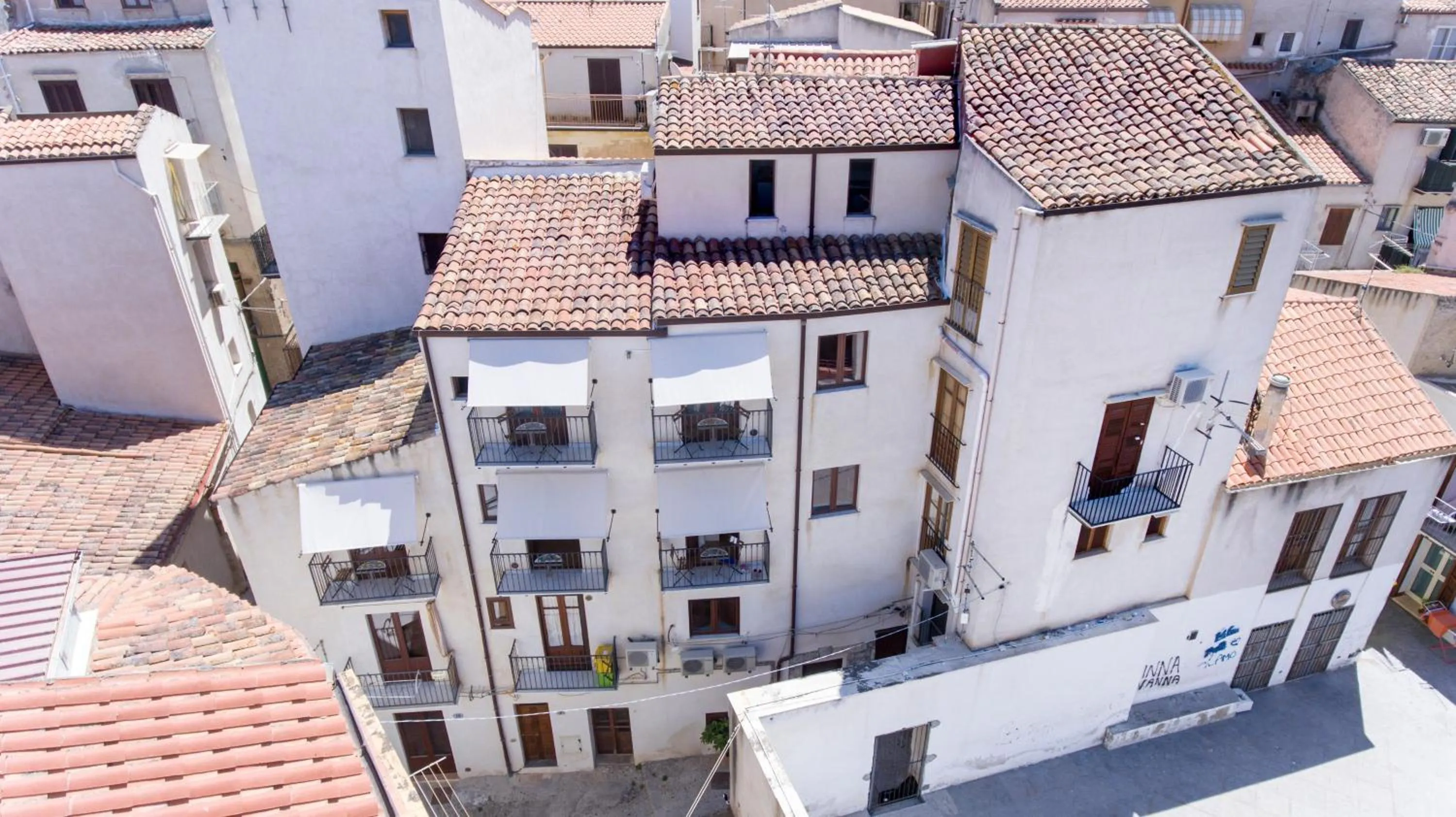 Facade/entrance in Cefalu in Blu