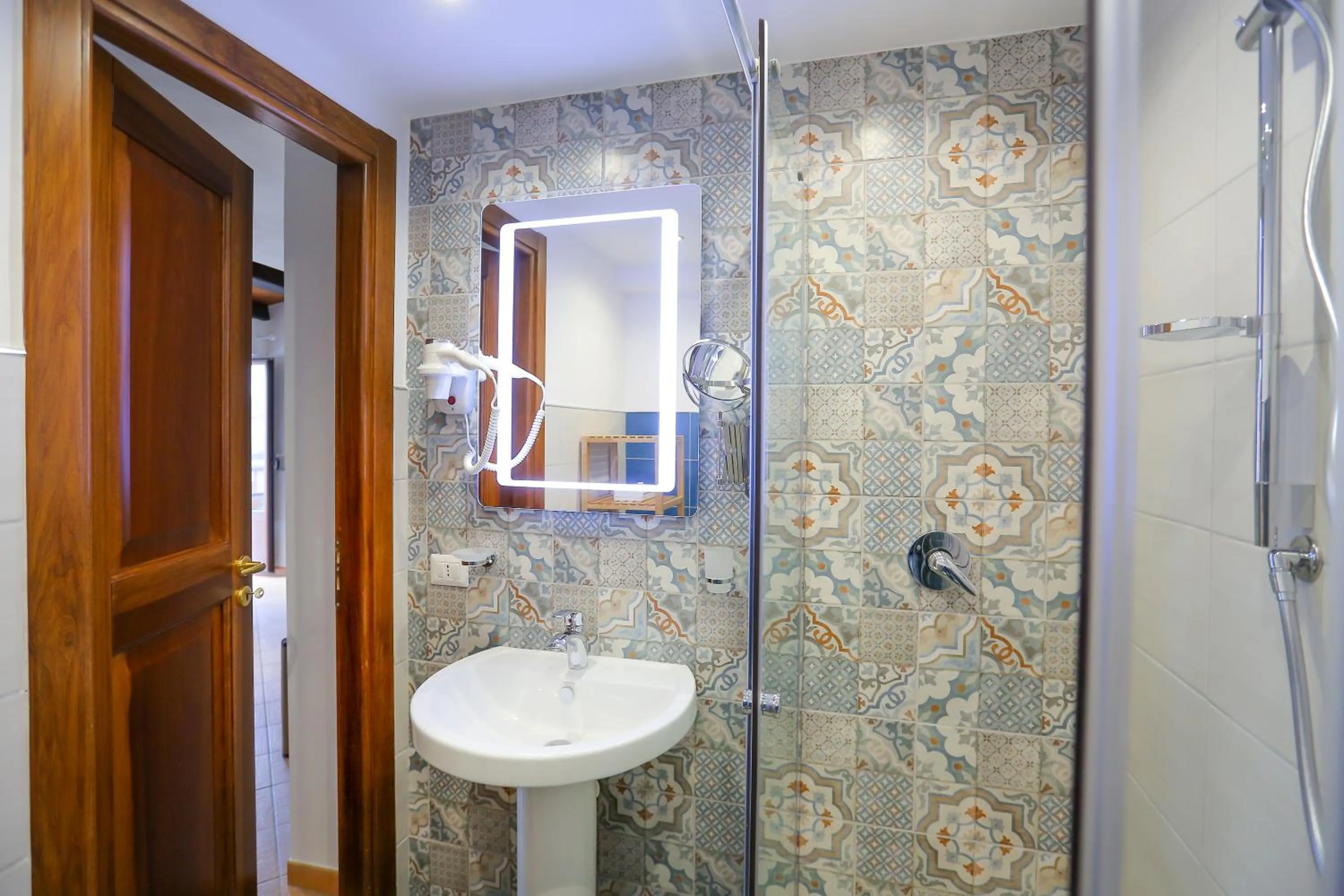 Bathroom in Cefalu in Blu