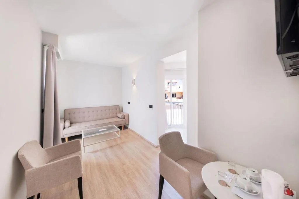 Living room, Bed in Hotel Ankaa - Adults Only