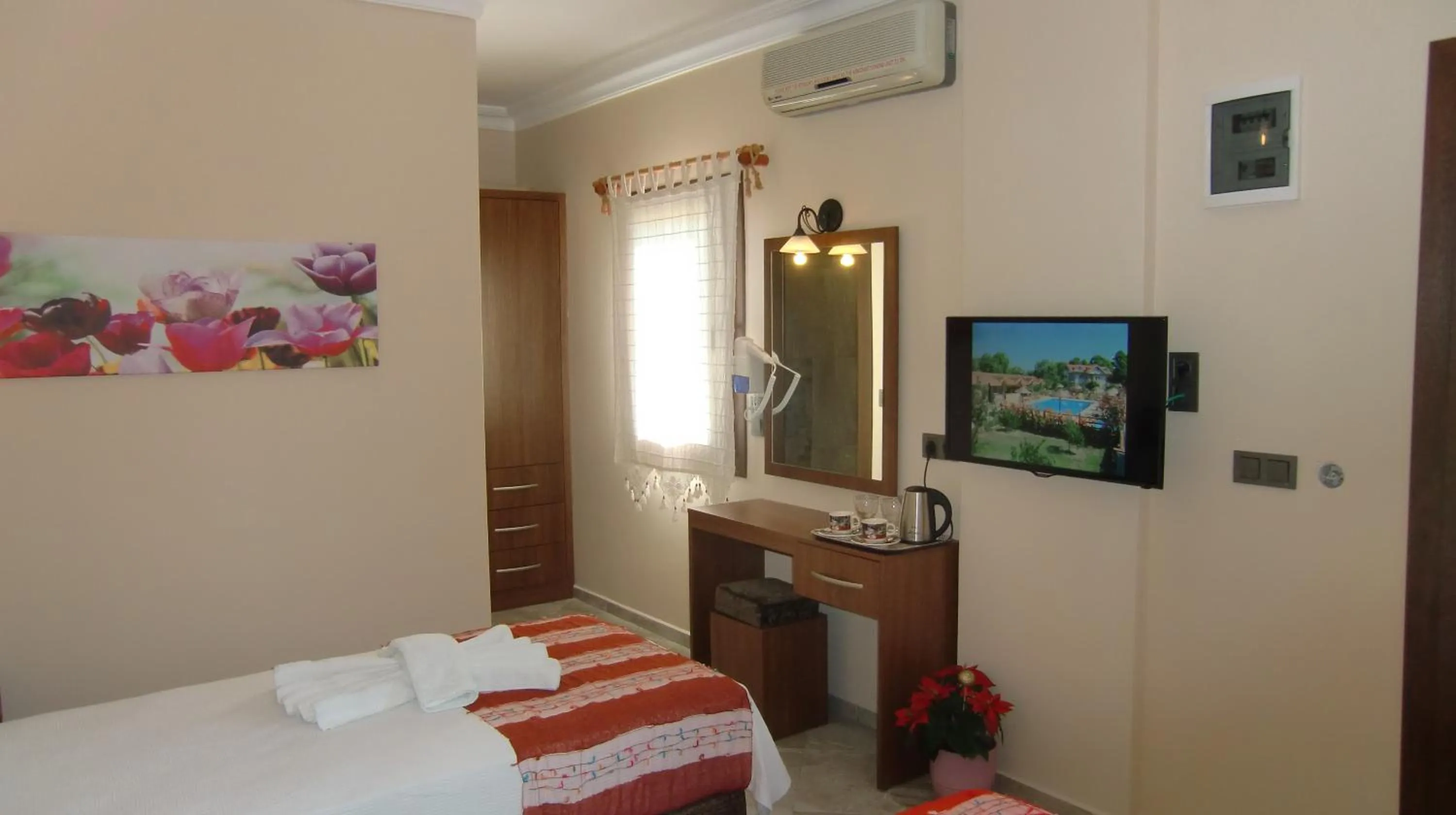 TV and multimedia, Bed in Sedir Resort - Hotel Rooms, Bungalows & Suites