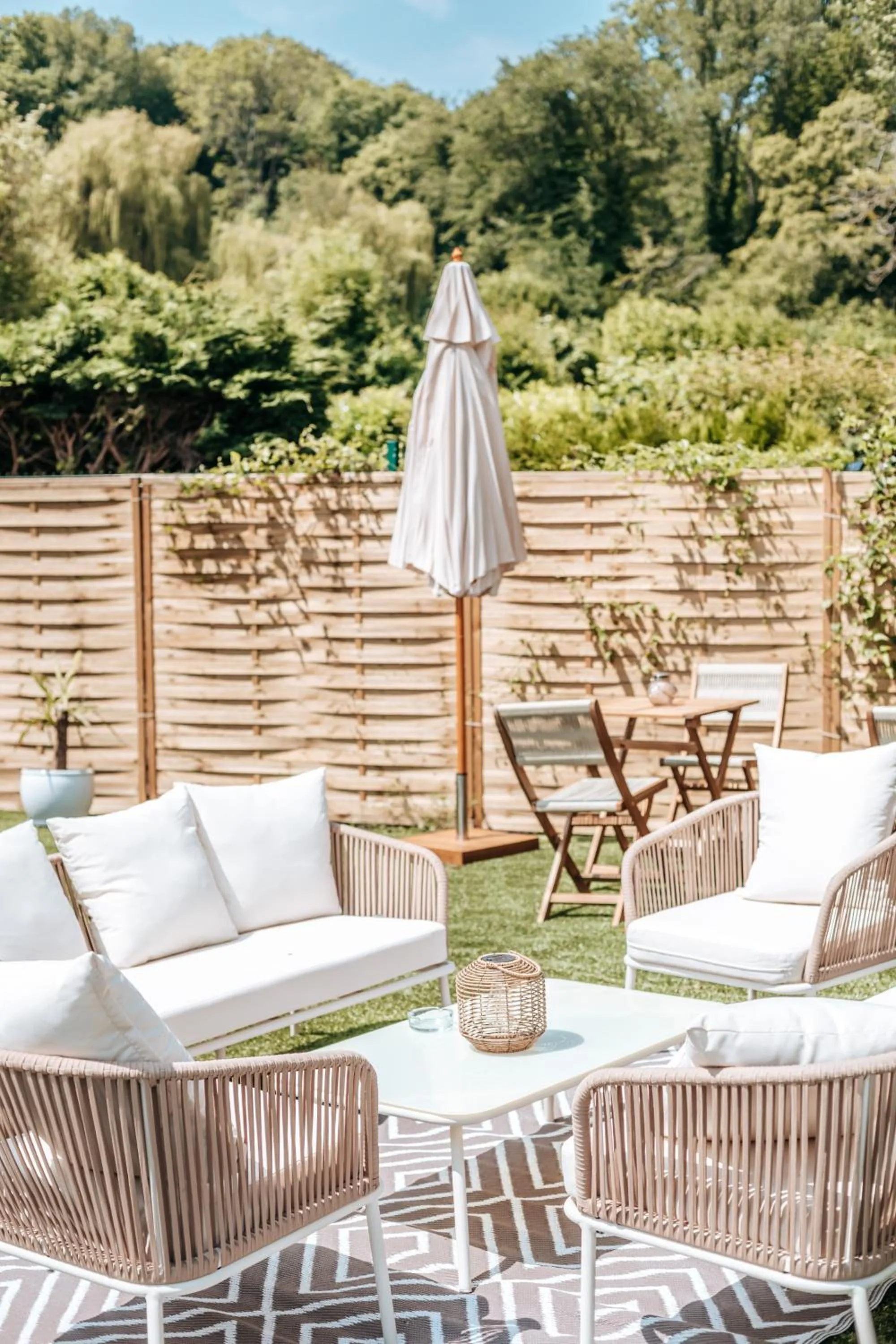 Patio in Hôtel Le Romantica