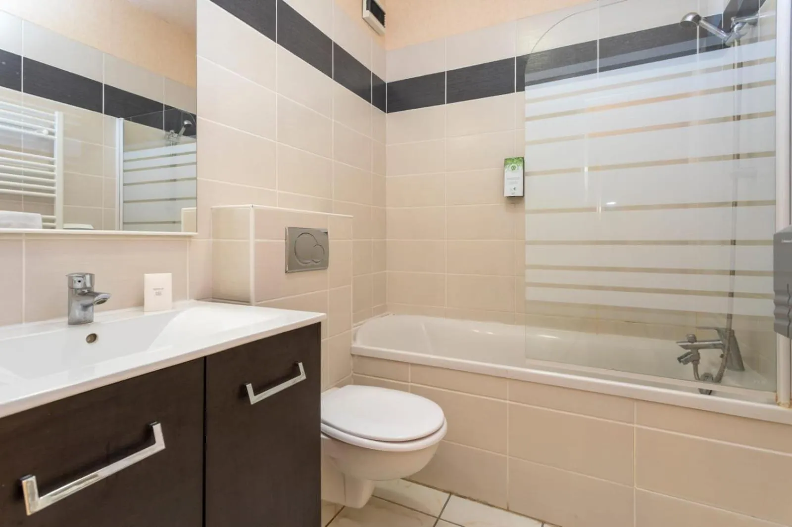 Toilet in Hôtel Le Romantica