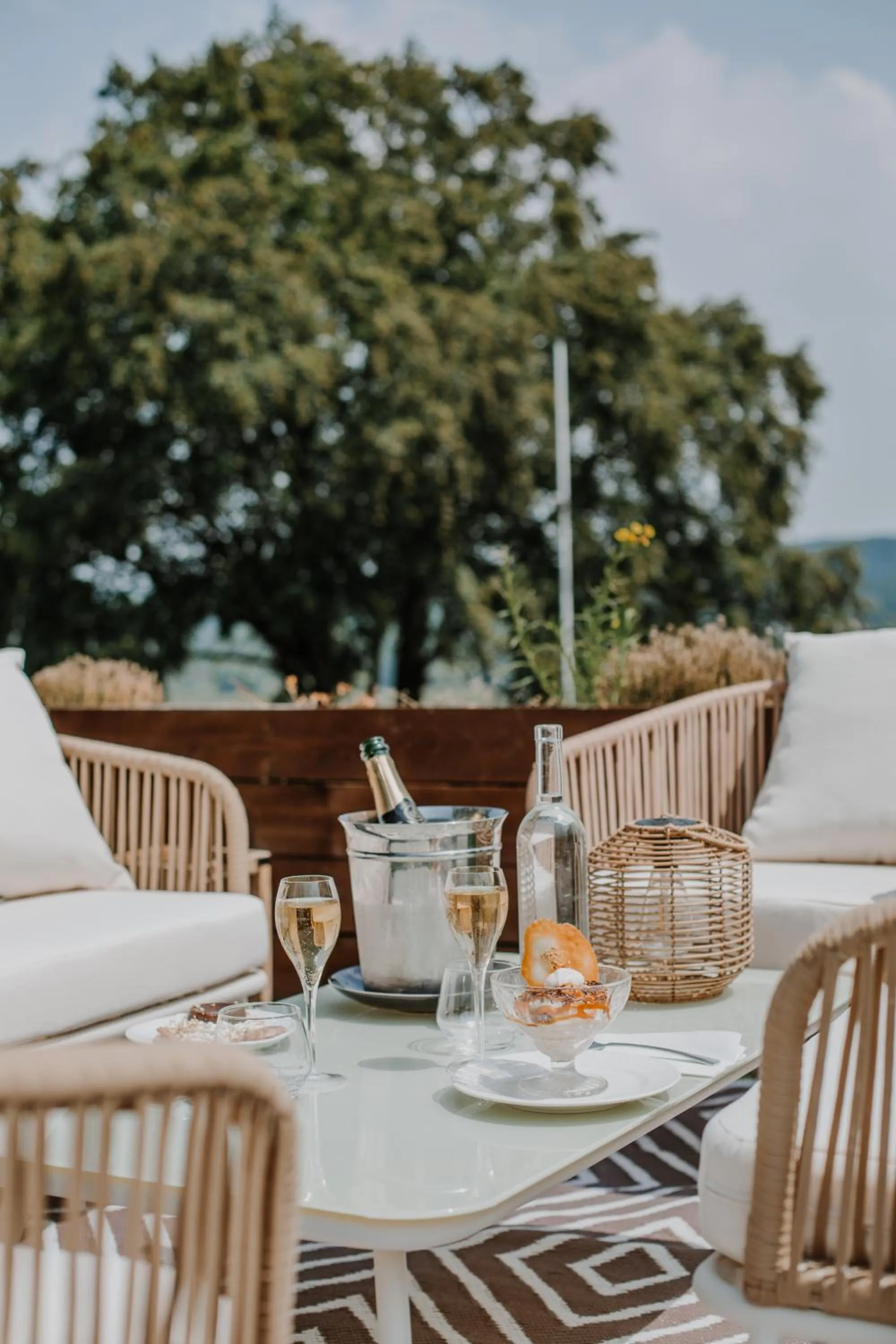 Patio in Hôtel Le Romantica
