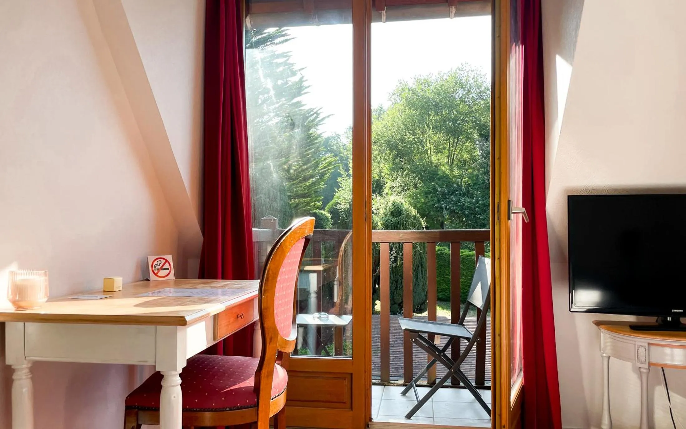 Day in Hôtel Le Romantica