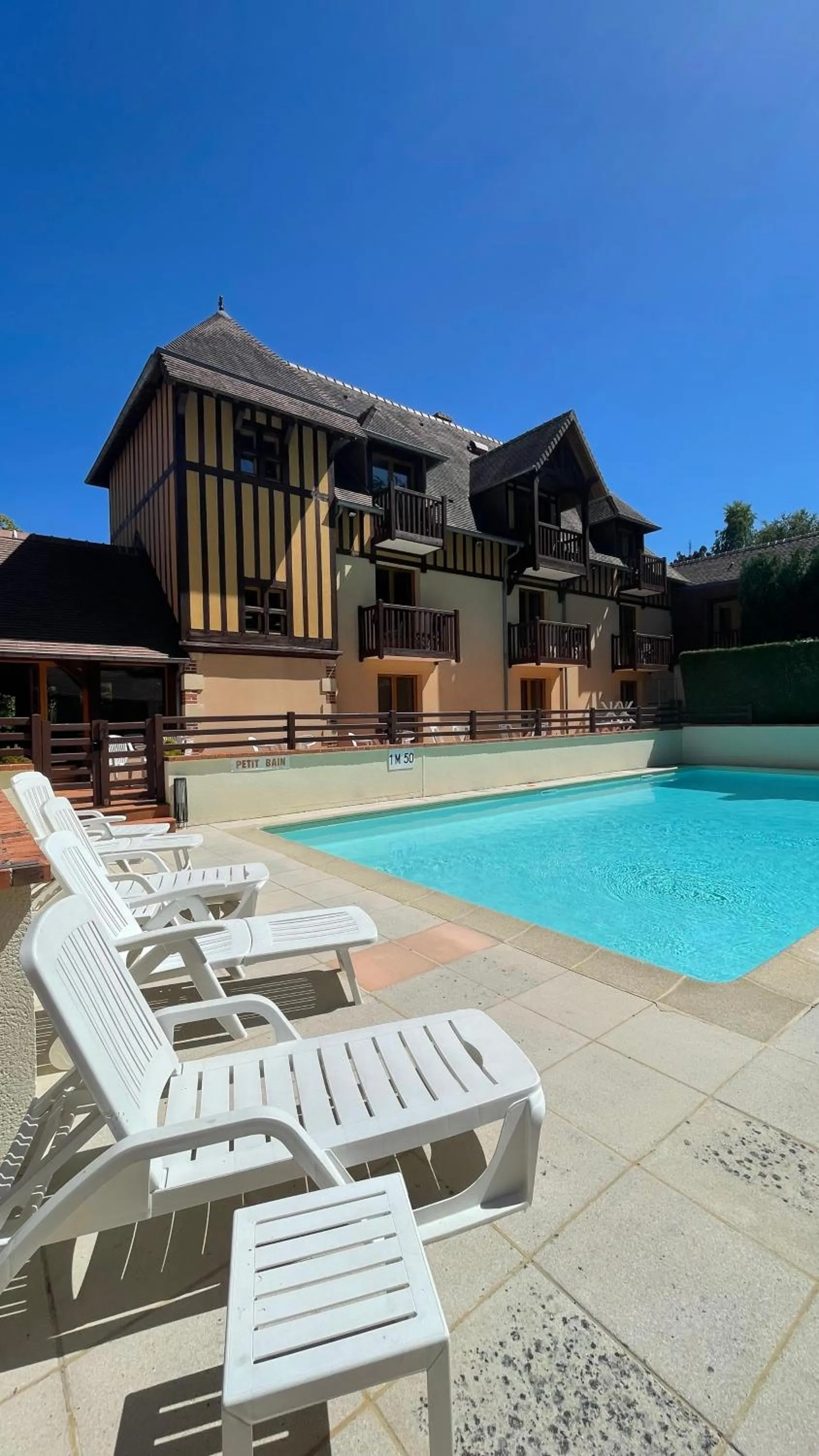 Swimming pool in Hôtel Le Romantica