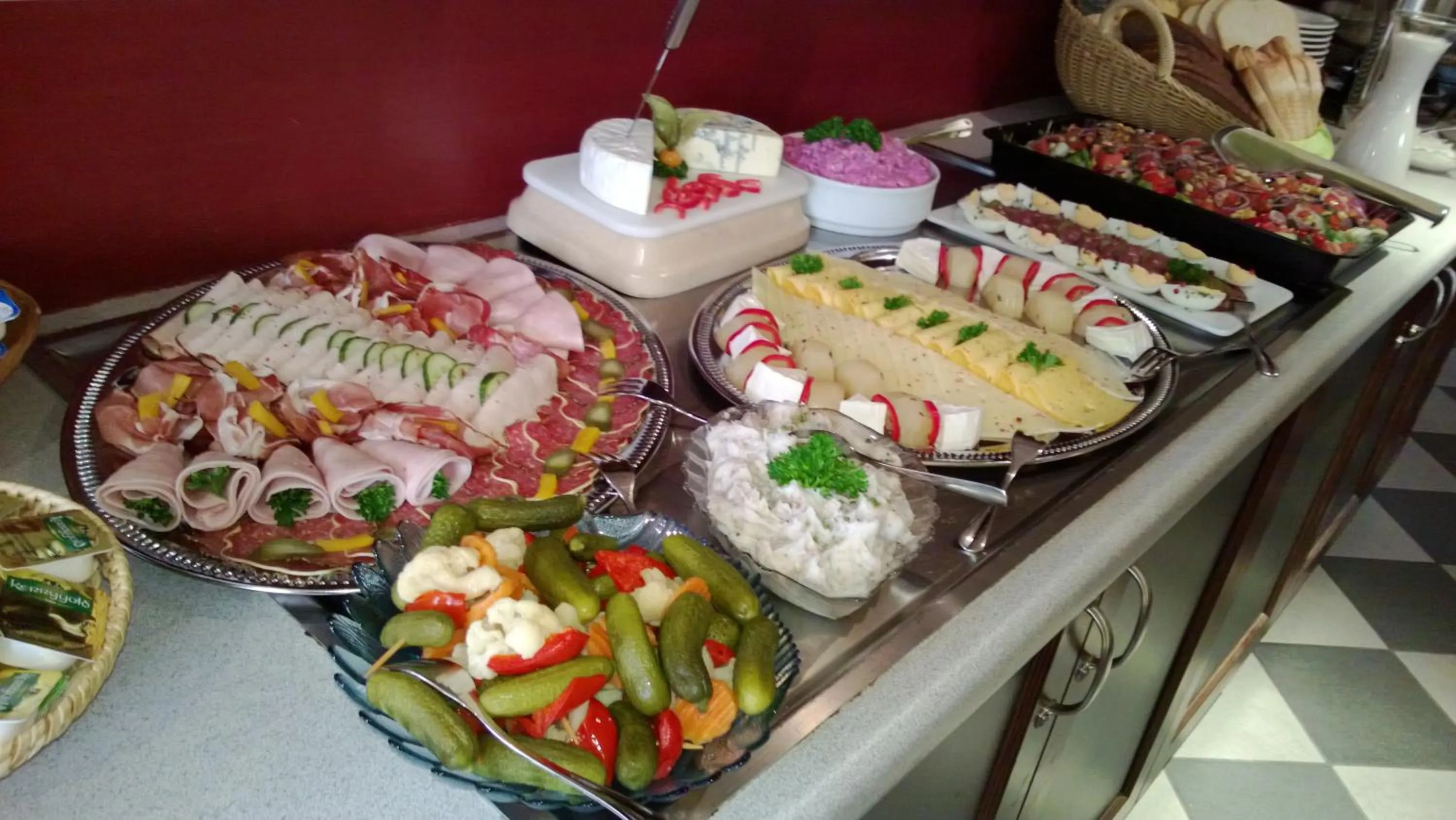 Restaurant/places to eat in Hotel A2