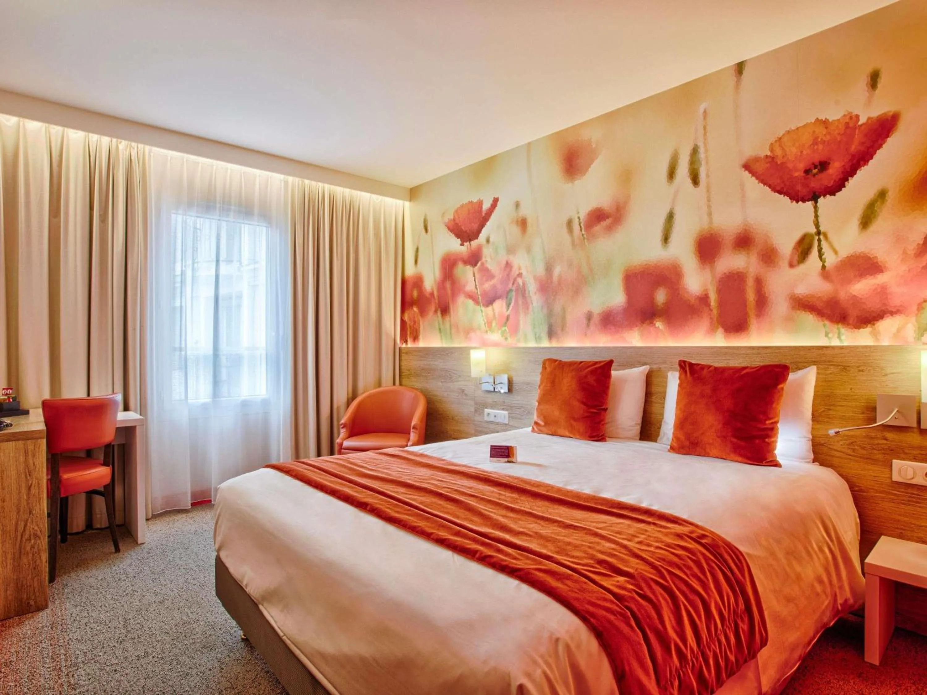 Bedroom, Bed in Mercure Trouville Sur Mer